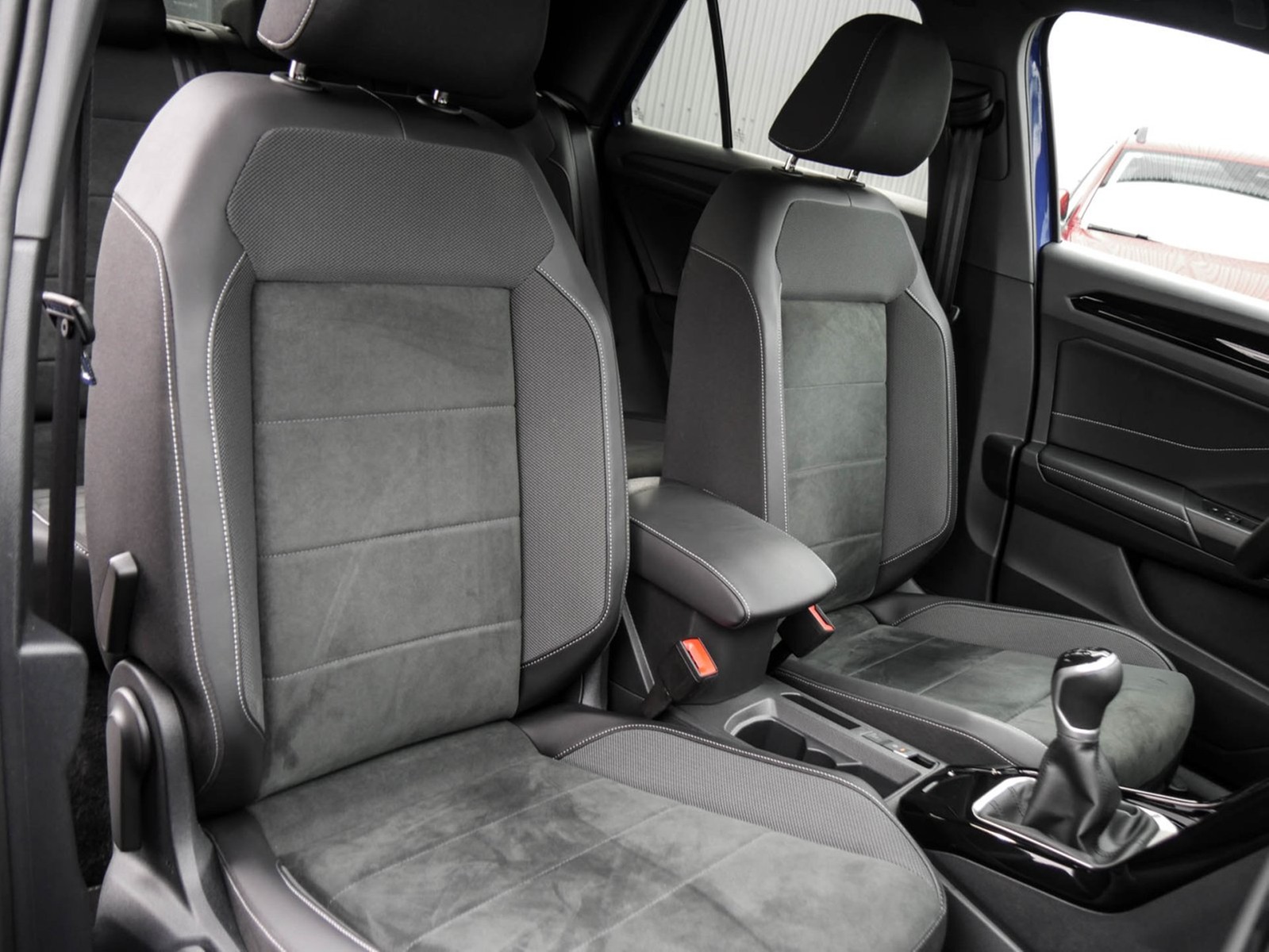 Volkswagen T-Roc 1.0 R-LINE STANDHZ. AHK ACC LM17 E-KLAPPE