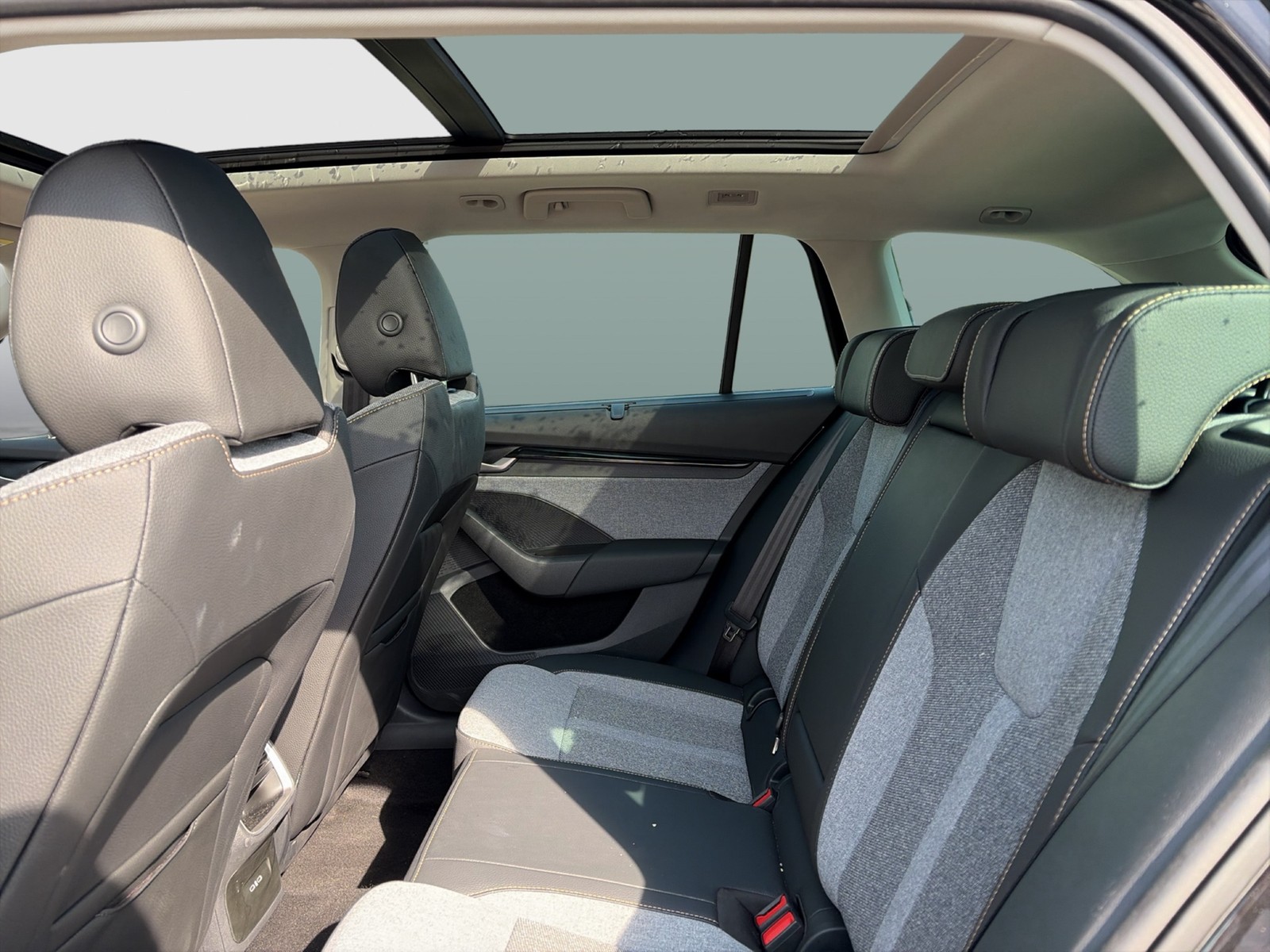 Skoda Octavia Combi 2.0 TOUR PANO CANTON AHK 360°CAM