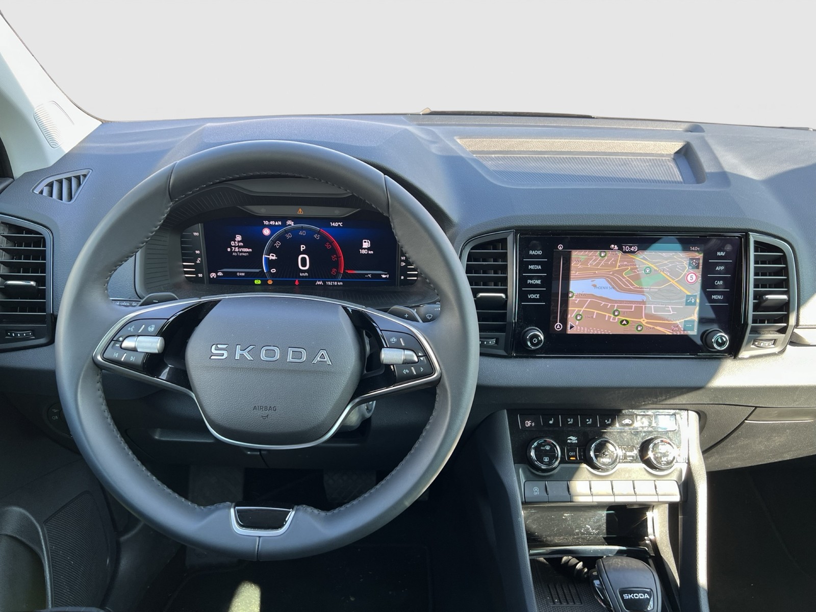 Skoda Karoq 2.0 TOUR AHK CAM MATRIX NAVI LM17 CARPLAY