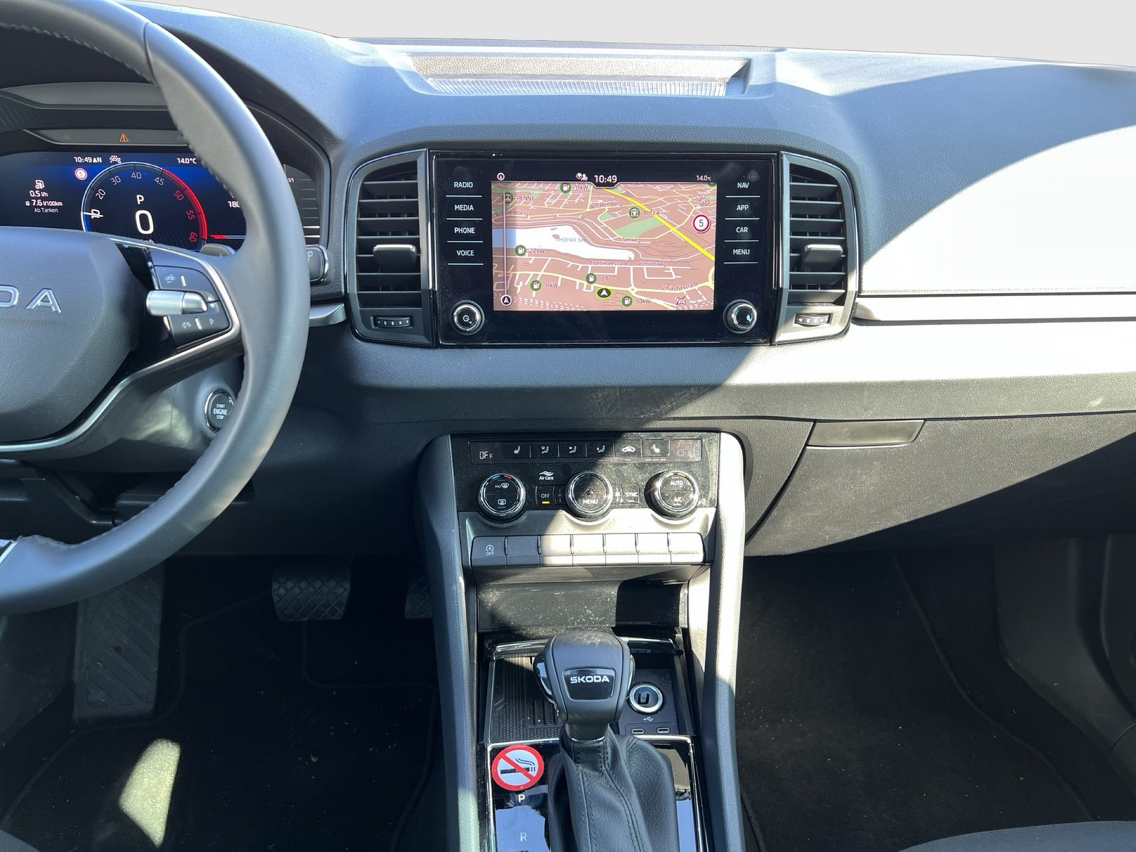Skoda Karoq 2.0 TOUR AHK CAM MATRIX NAVI LM17 CARPLAY