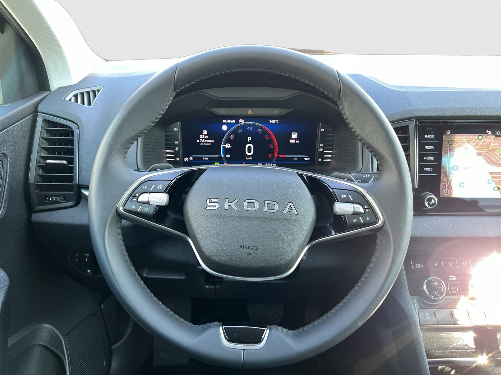 Skoda Karoq 2.0 TOUR AHK CAM MATRIX NAVI LM17 CARPLAY