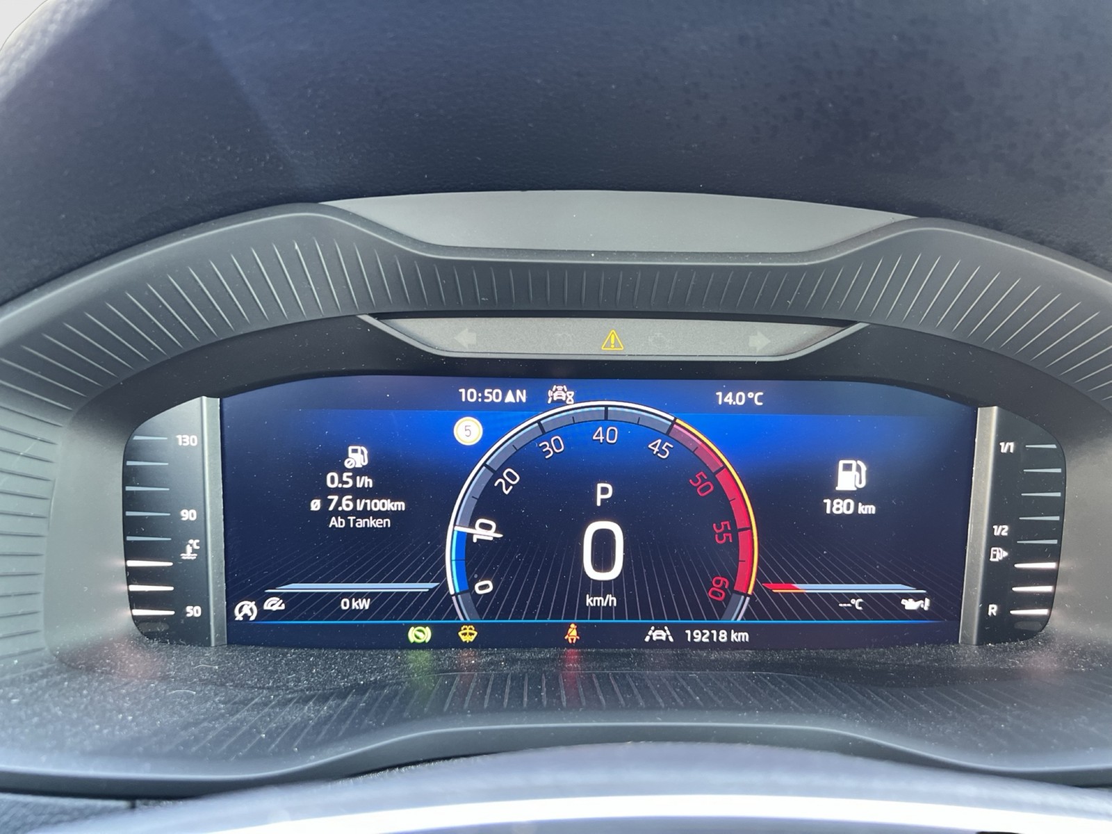 Skoda Karoq 2.0 TOUR AHK CAM MATRIX NAVI LM17 CARPLAY