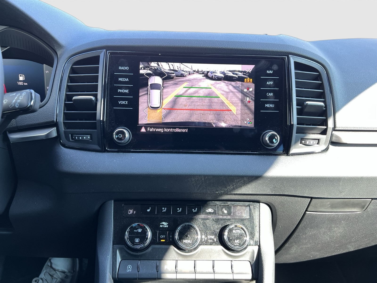 Skoda Karoq 2.0 TOUR AHK CAM MATRIX NAVI LM17 CARPLAY