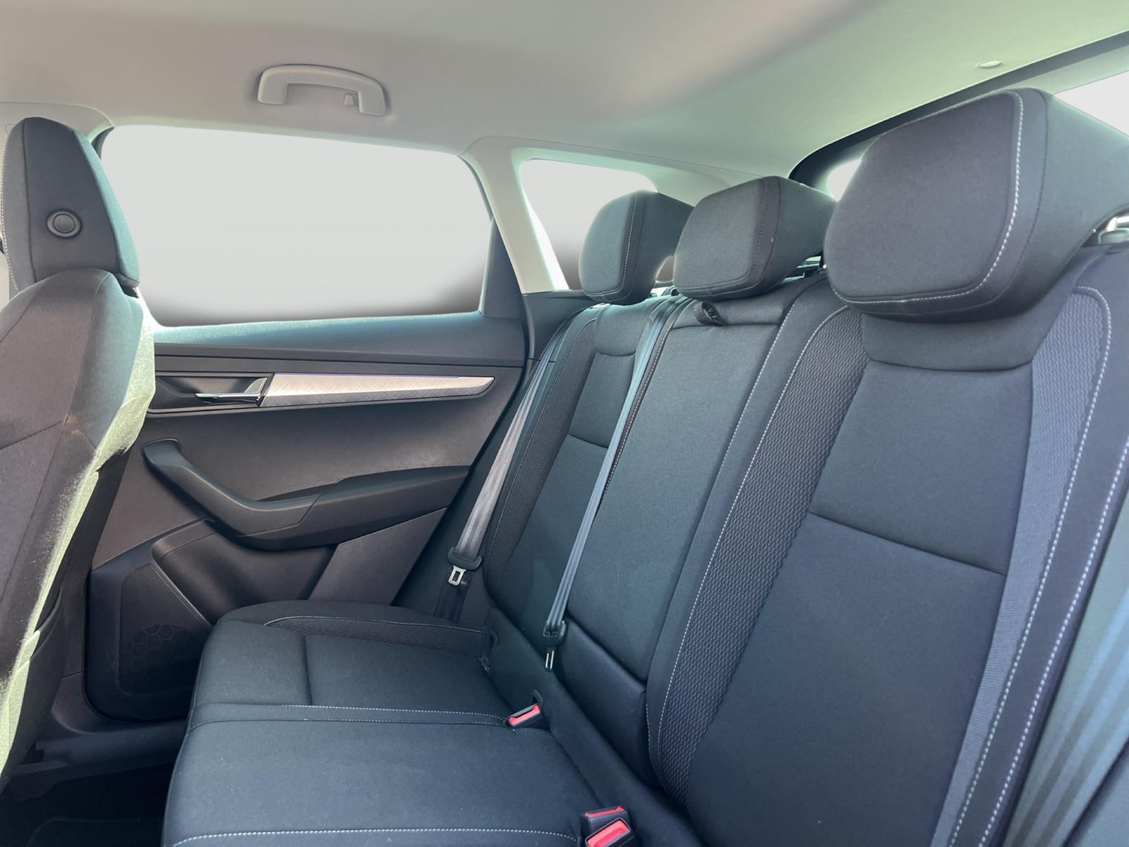Skoda Karoq 2.0 TOUR AHK CAM MATRIX NAVI LM17 CARPLAY