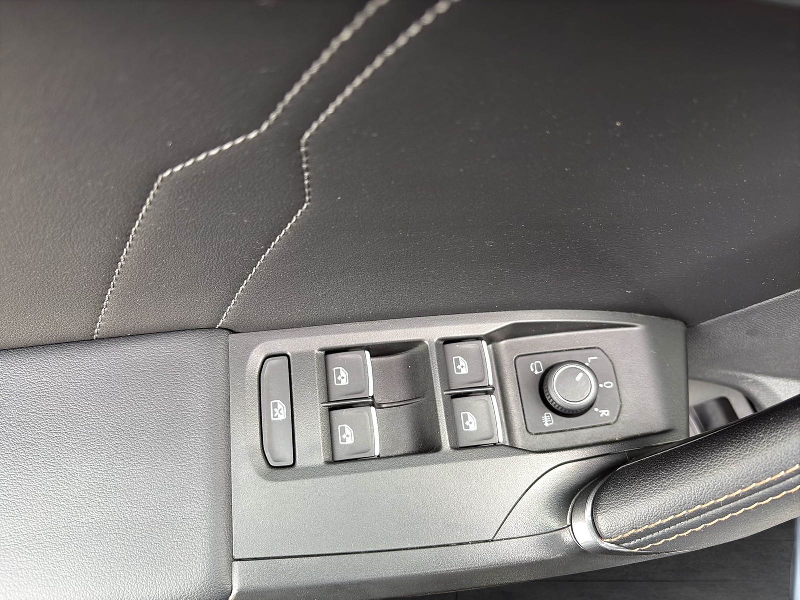 Cupra Leon ST 1.4 HYBRID VZ CAM ACC LM19 NAVI CARPLAY