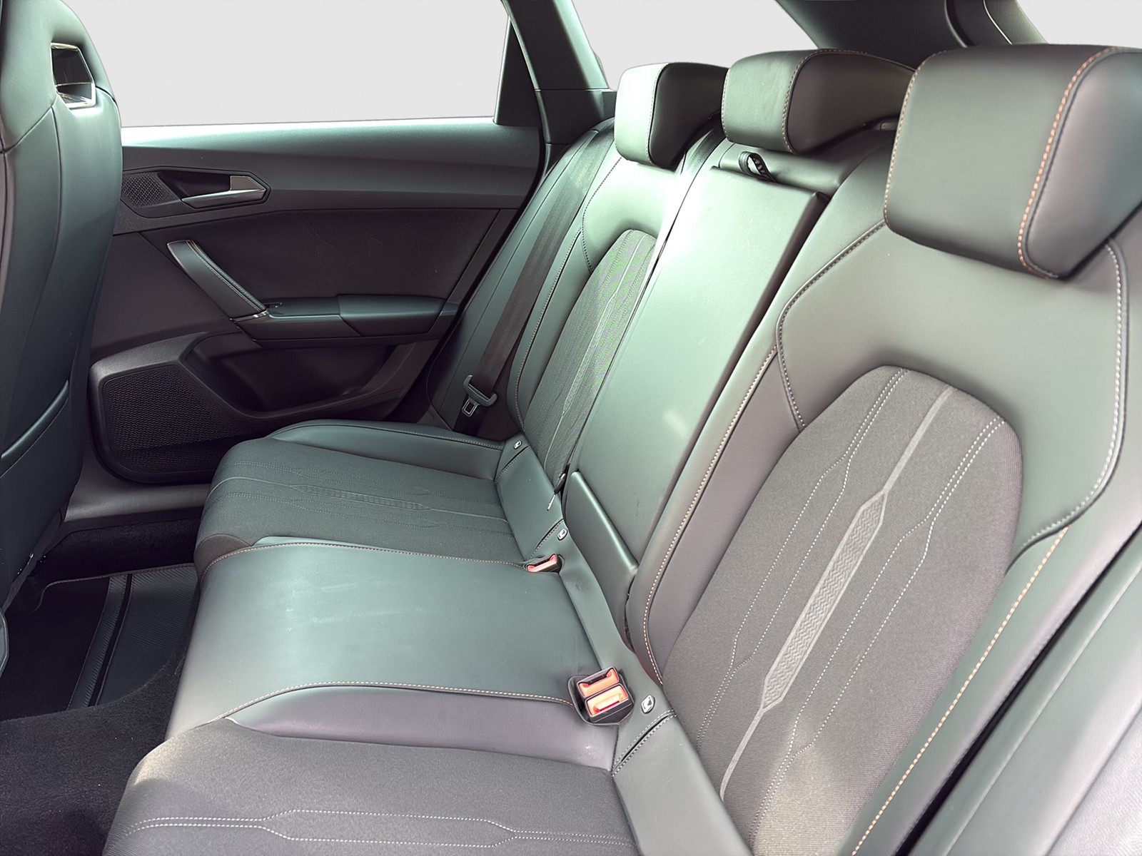 Cupra Leon ST 1.4 HYBRID VZ CAM ACC LM19 NAVI CARPLAY