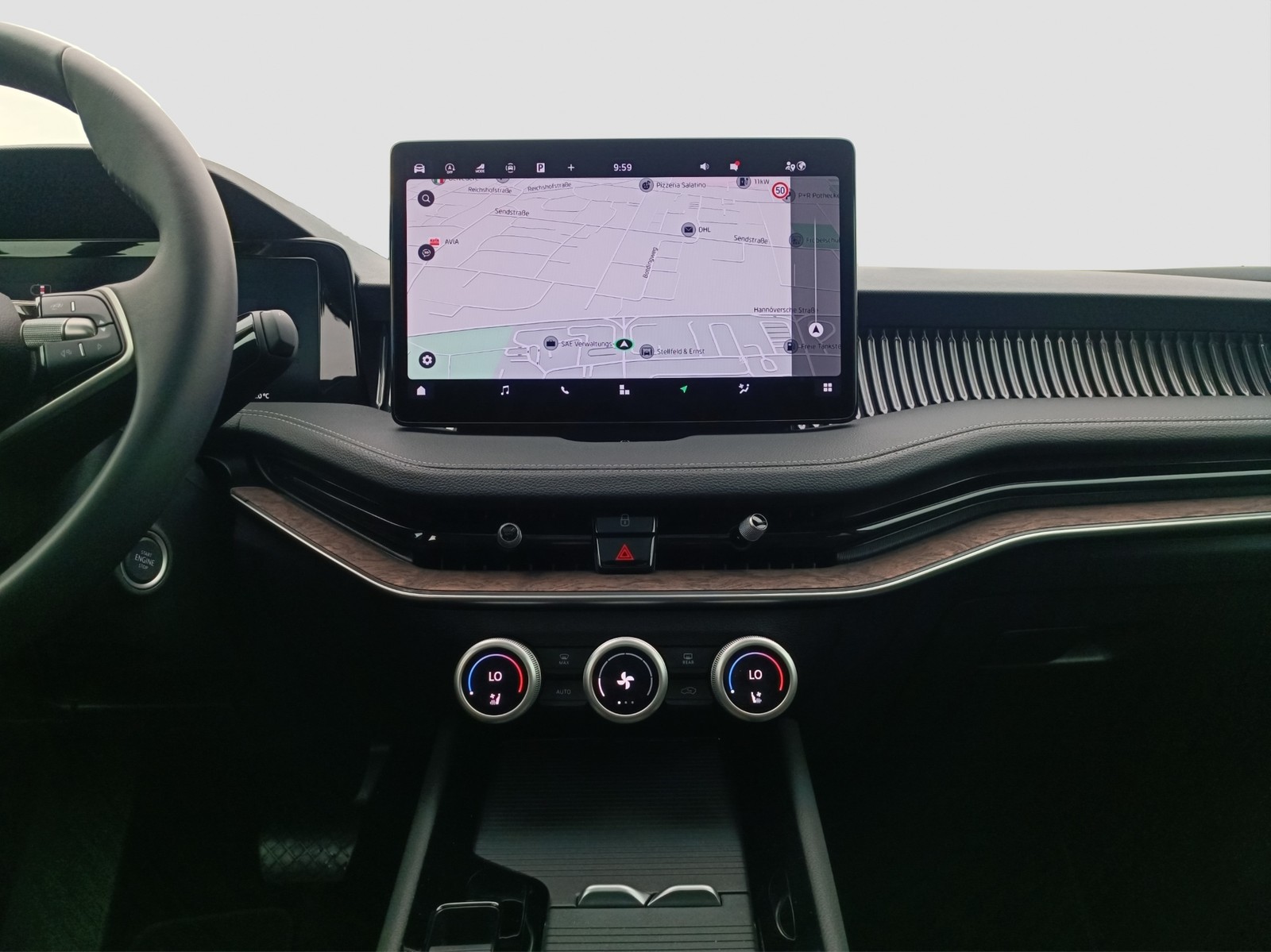 Skoda Superb Combi 1.5 eTSI L&K LEDER PANO AHK 360°CAM