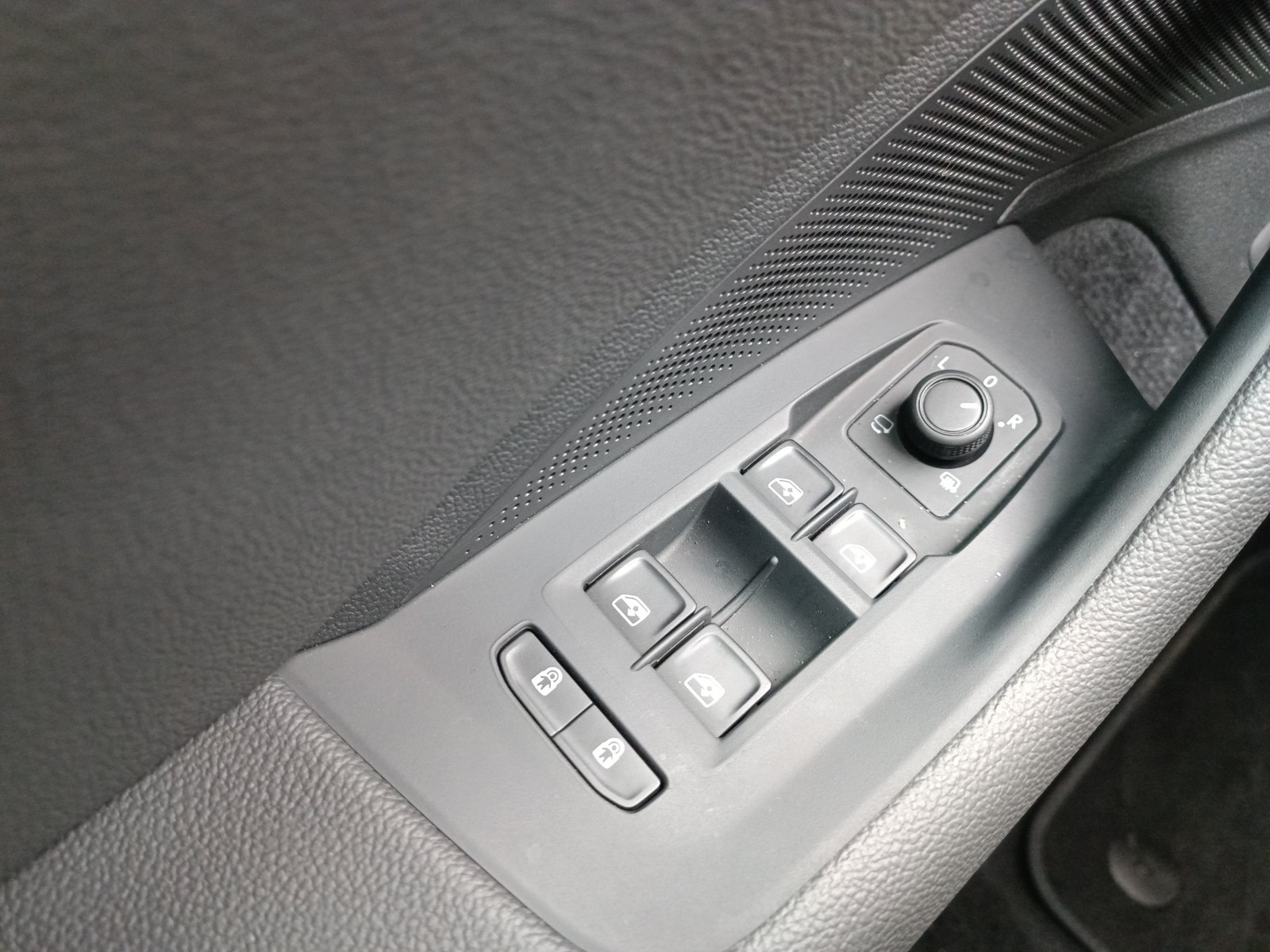 Skoda Superb Combi 1.5 eTSI L&K LEDER PANO AHK 360°CAM
