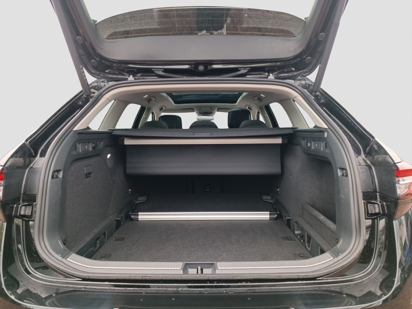 Skoda Superb Combi 1.5 eTSI L&K LEDER PANO AHK 360°CAM