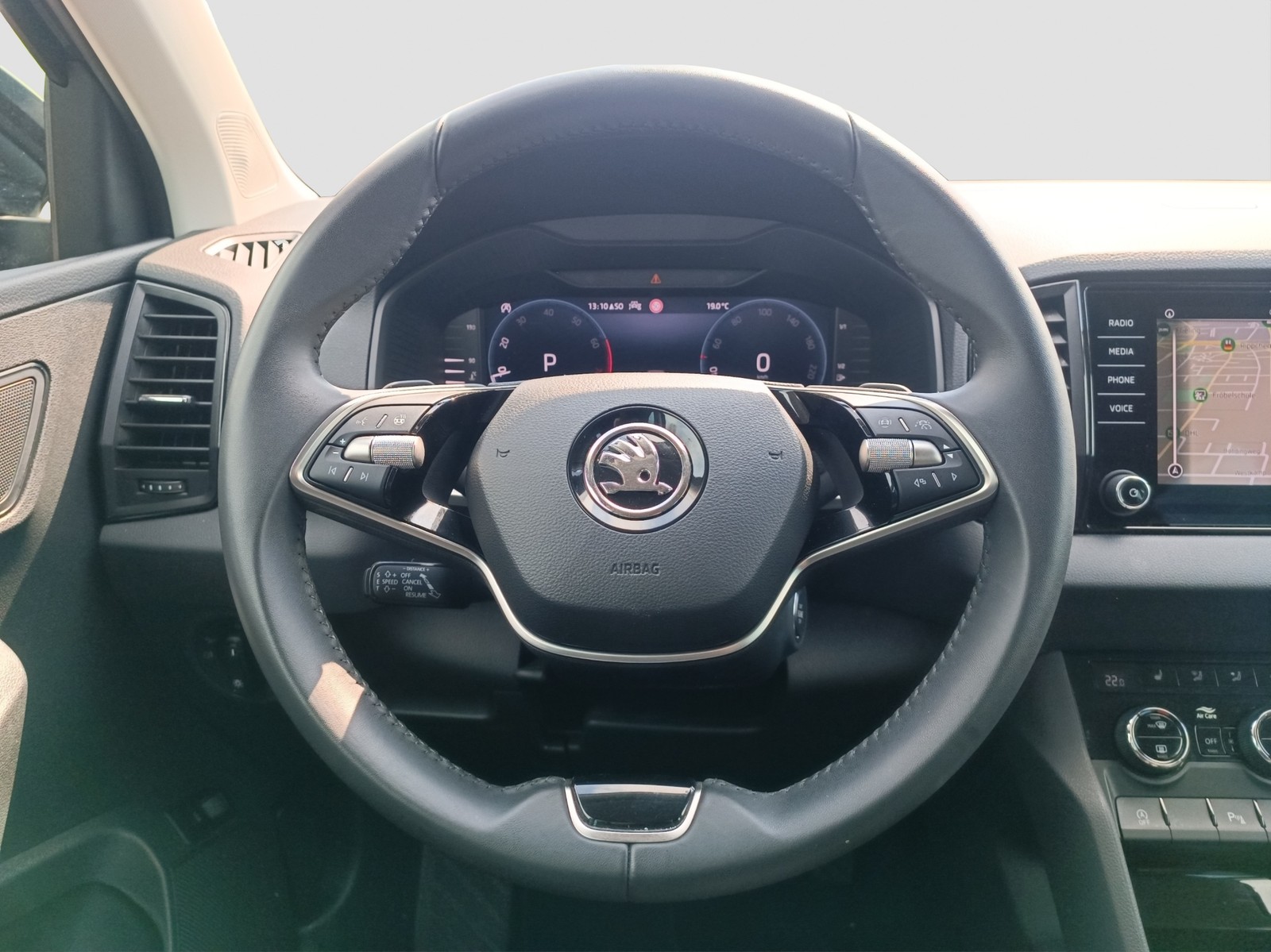 Skoda Karoq 1.5 SELECTION AHK CAM ACC E-KLAPPE NAVI