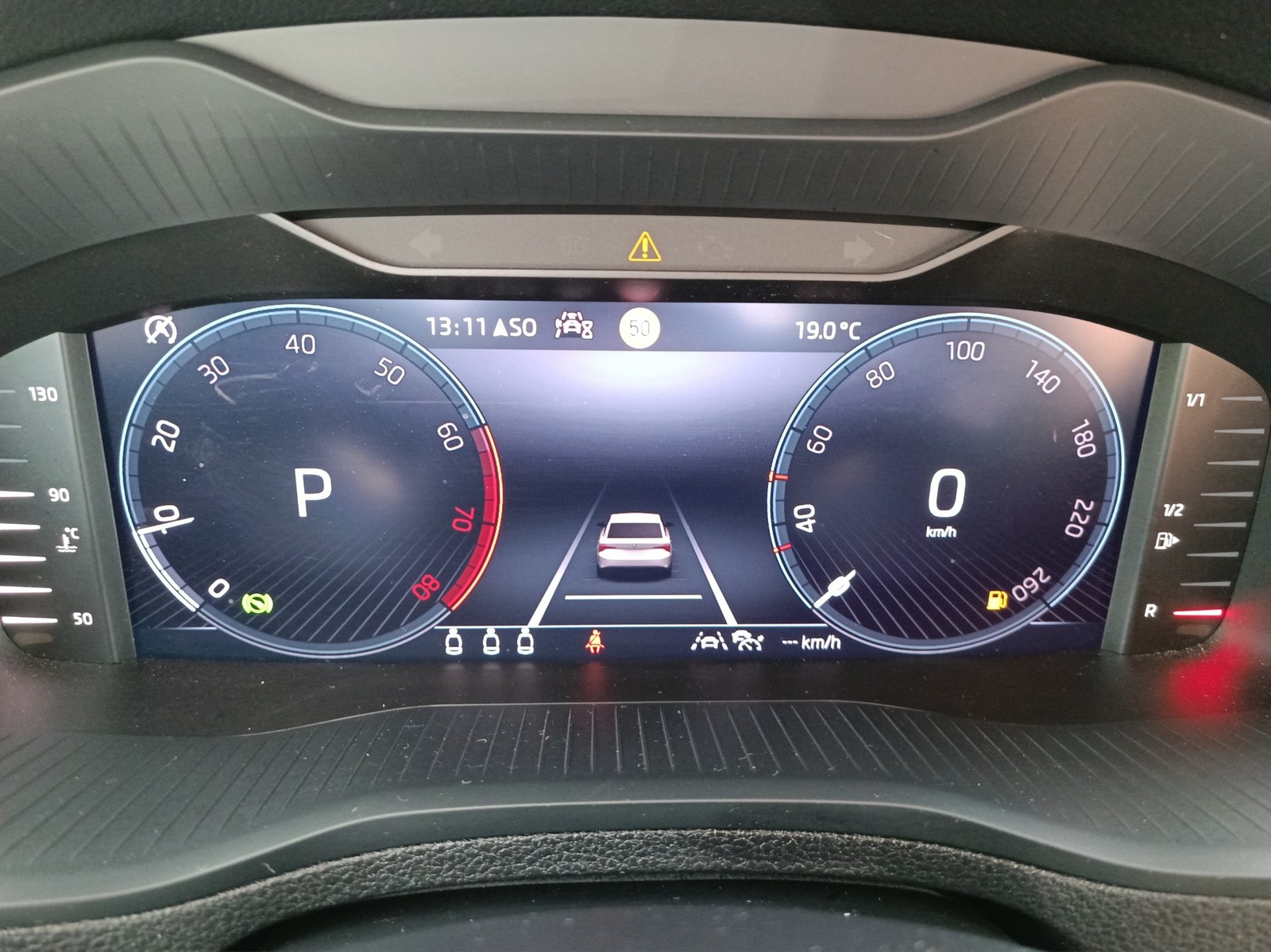 Skoda Karoq 1.5 SELECTION AHK CAM ACC E-KLAPPE NAVI