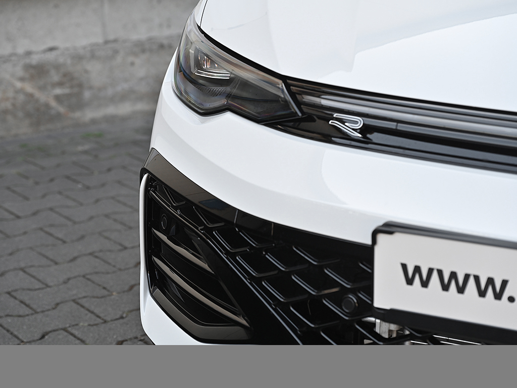 Volkswagen Golf 2.0 R-LINE DSG BLACKSTYLE HARMANKARDON PANO