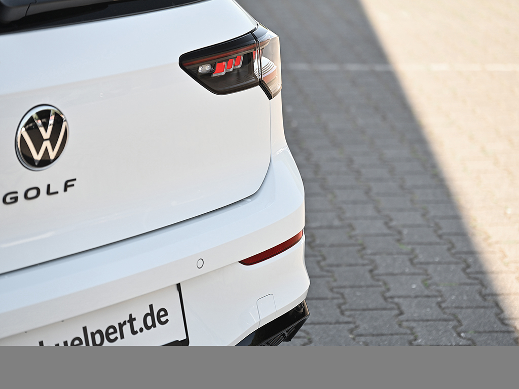 Volkswagen Golf 2.0 R-LINE DSG BLACKSTYLE HARMANKARDON PANO