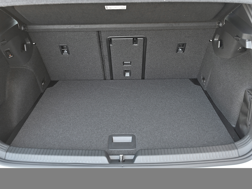 Volkswagen Golf 2.0 R-LINE DSG BLACKSTYLE HARMANKARDON PANO