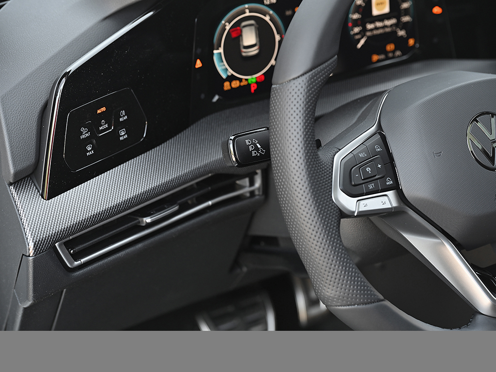 Volkswagen Golf 2.0 R-LINE DSG BLACKSTYLE HARMANKARDON PANO