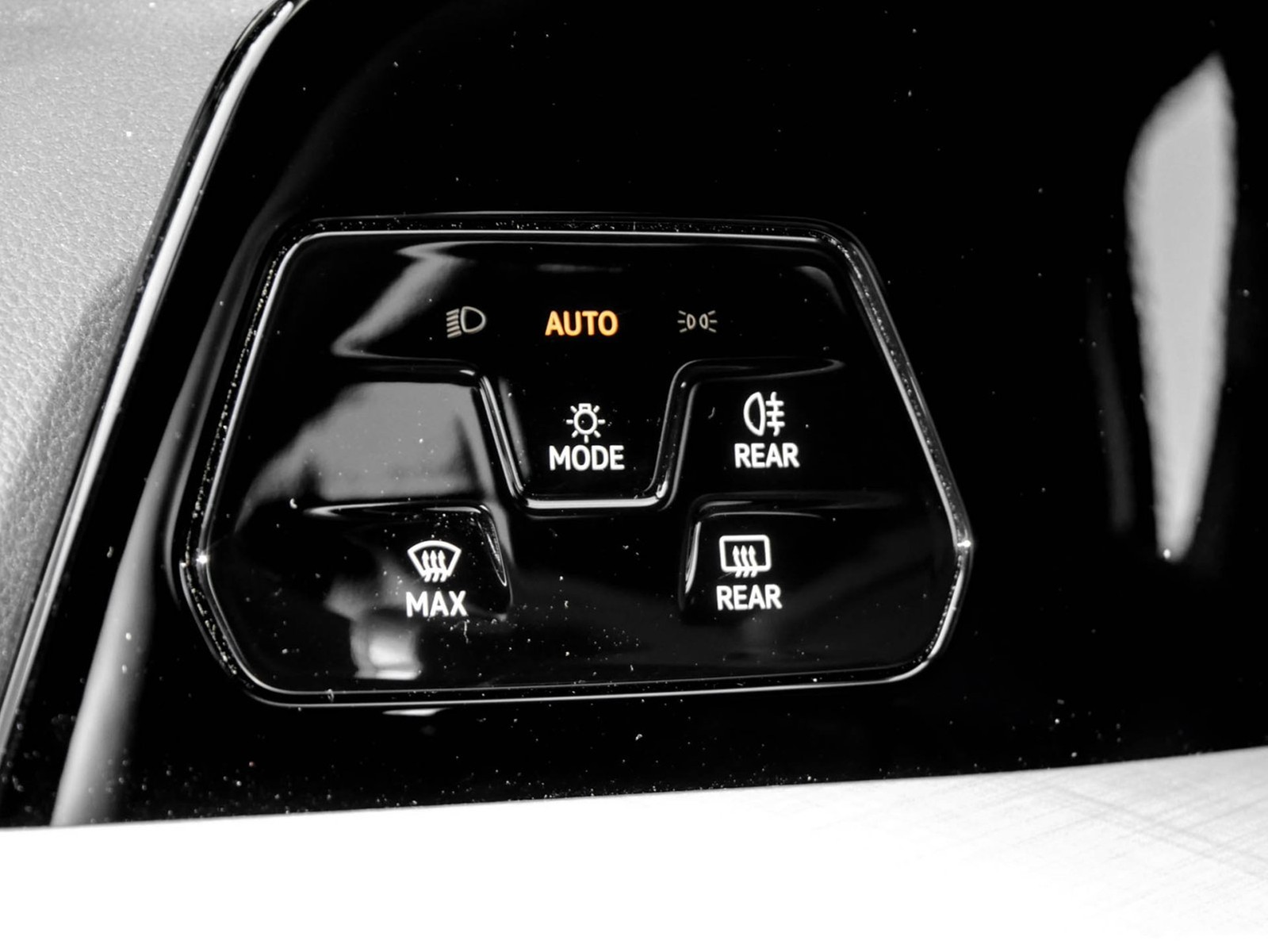 Volkswagen Golf VIII 1.5 HYBRID LIFE FACELIFT CAM ACC LM17