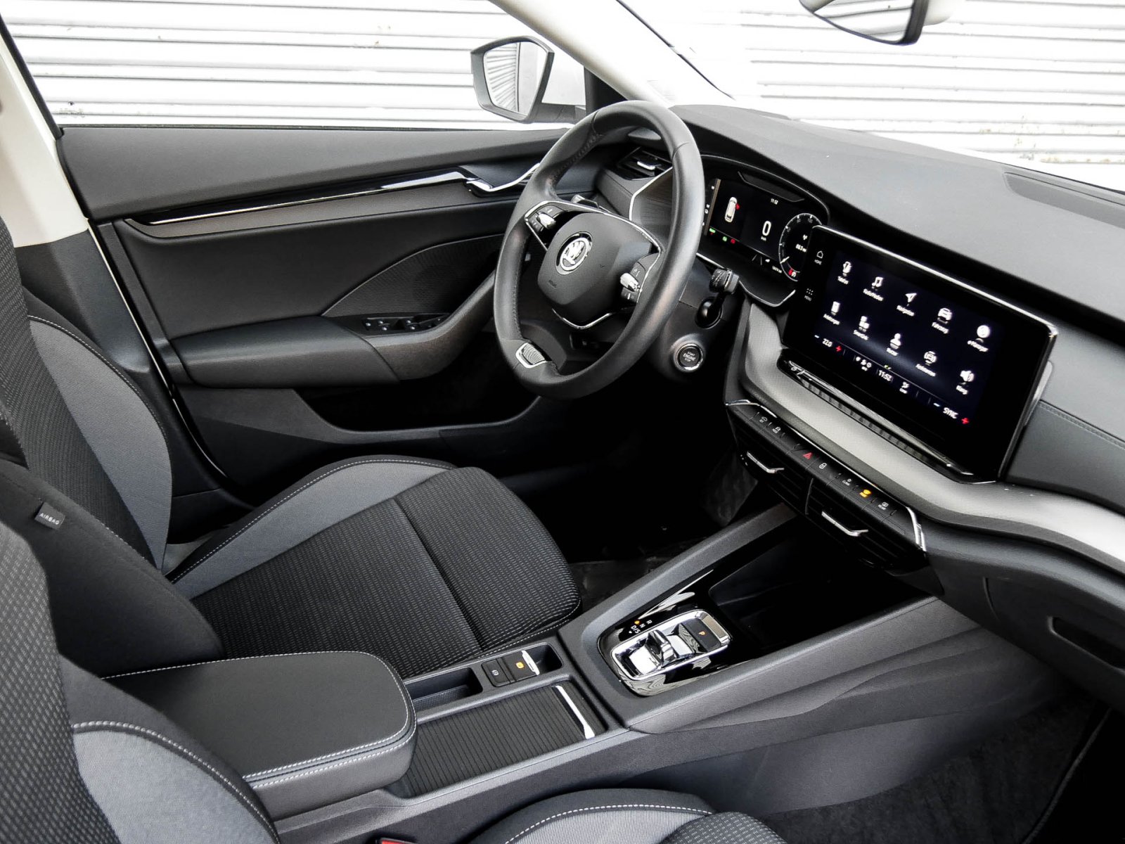 Skoda Octavia Combi 1.4 iV AHK-VORB. CARPLAY LM17 LED