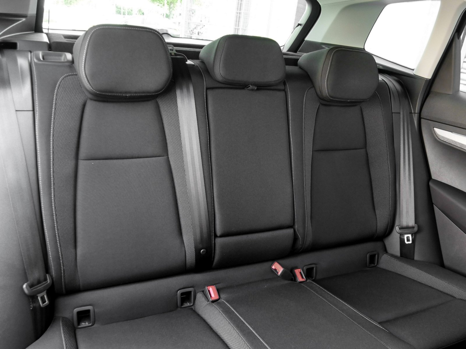 Skoda Karoq 1.5 SELECTION AHK CAM ACC MATRIXLED NAVI