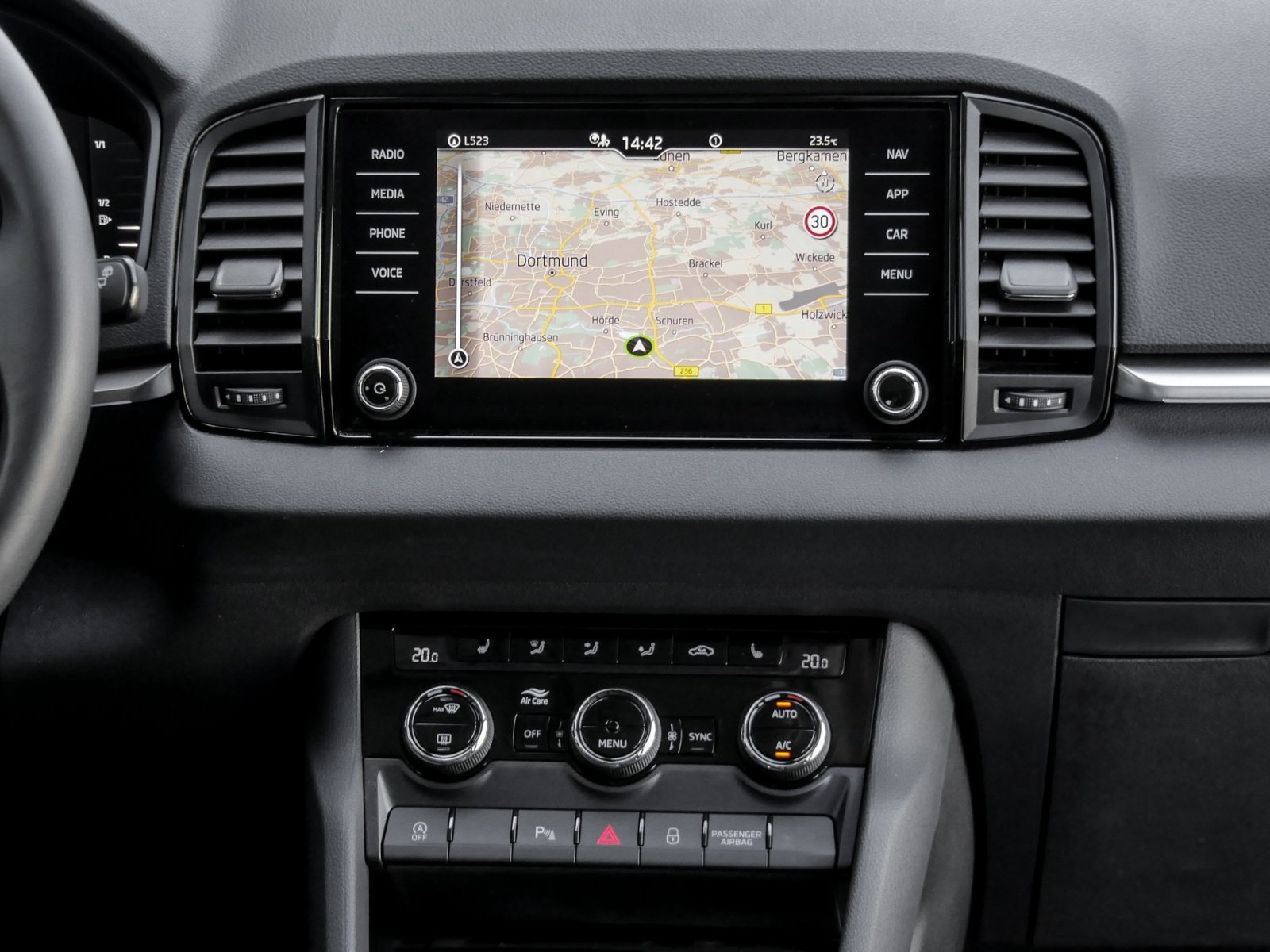 Skoda Karoq 1.5 SELECTION AHK CAM ACC MATRIXLED NAVI