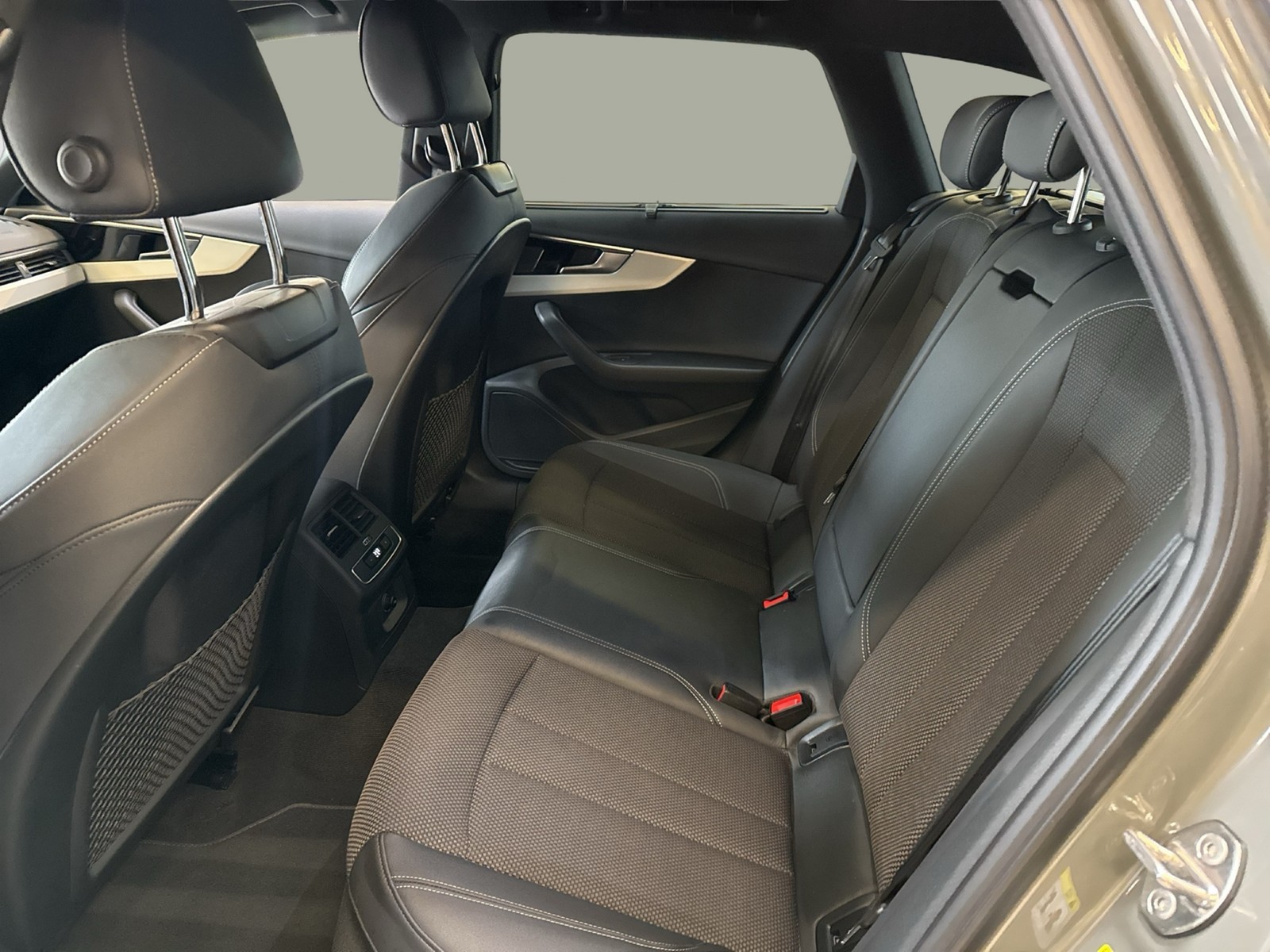 Audi A4 Avant 40 S LINE KAMERA ALU18" MATRIX eKLAPPE