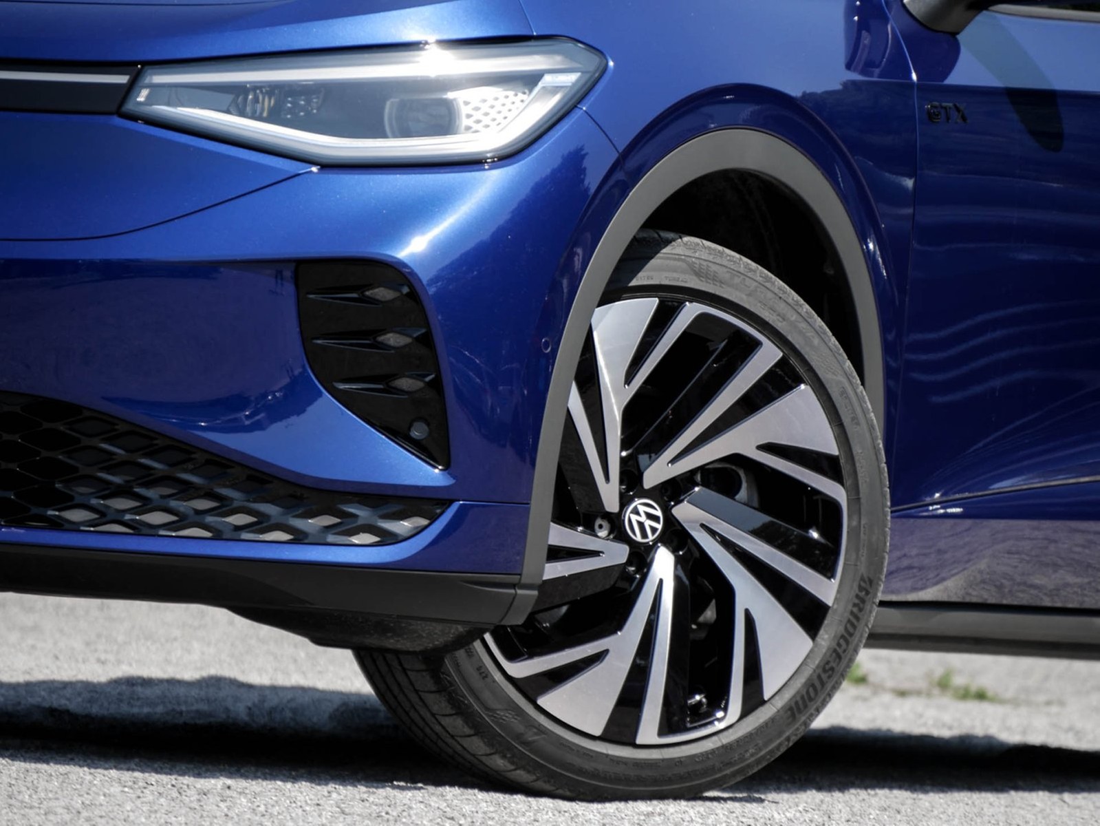Volkswagen ID.4 GTX 4X4 WÄRMEPUMPE PANO AHK 360CAM ACC LM21