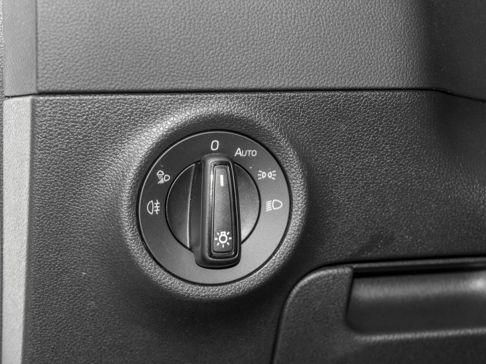 Skoda Karoq 1.5 SELECTION AHK CAM ACC MATRIXLED NAVI