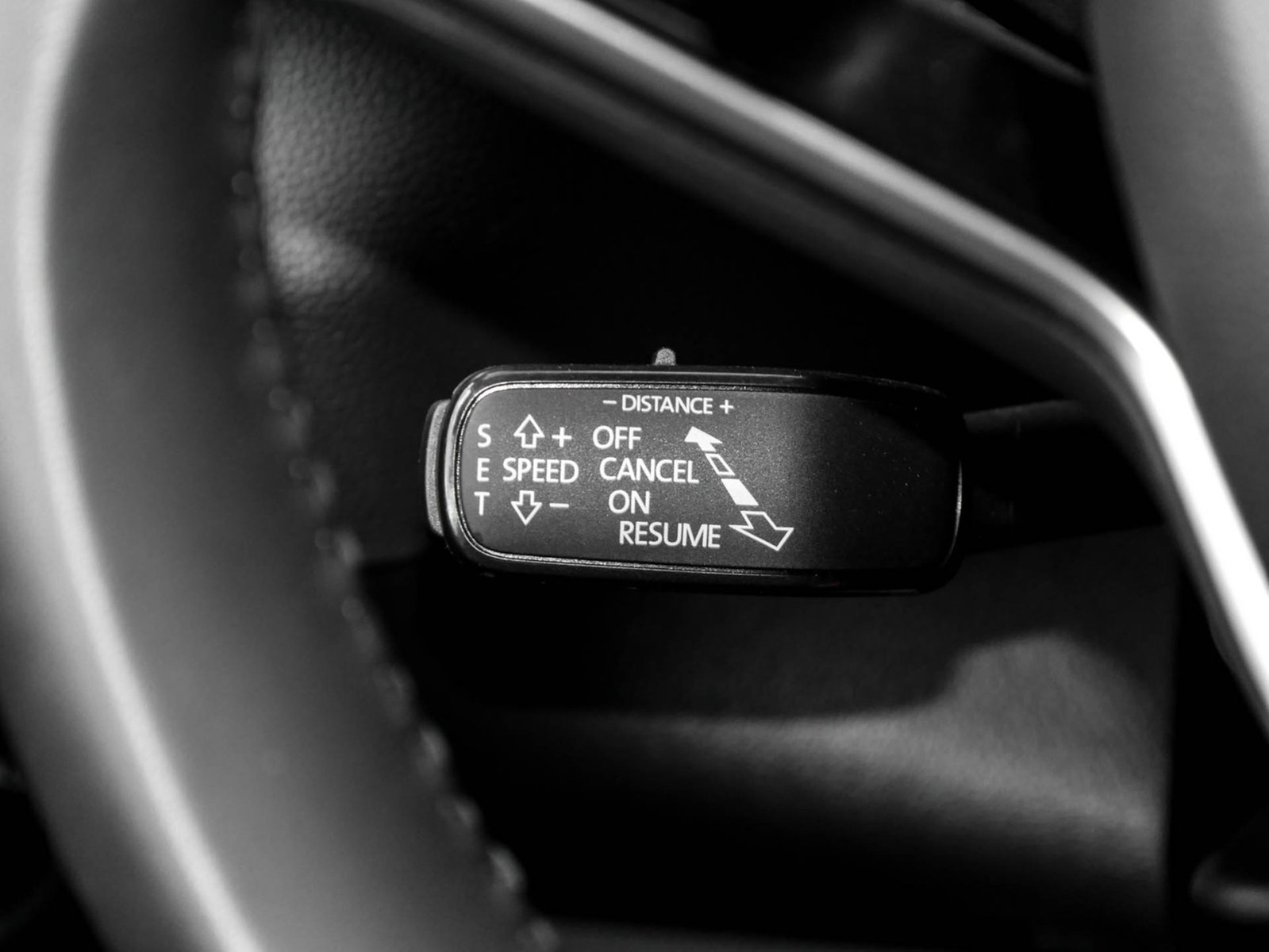 Skoda Karoq 1.5 SELECTION AHK CAM ACC MATRIXLED NAVI
