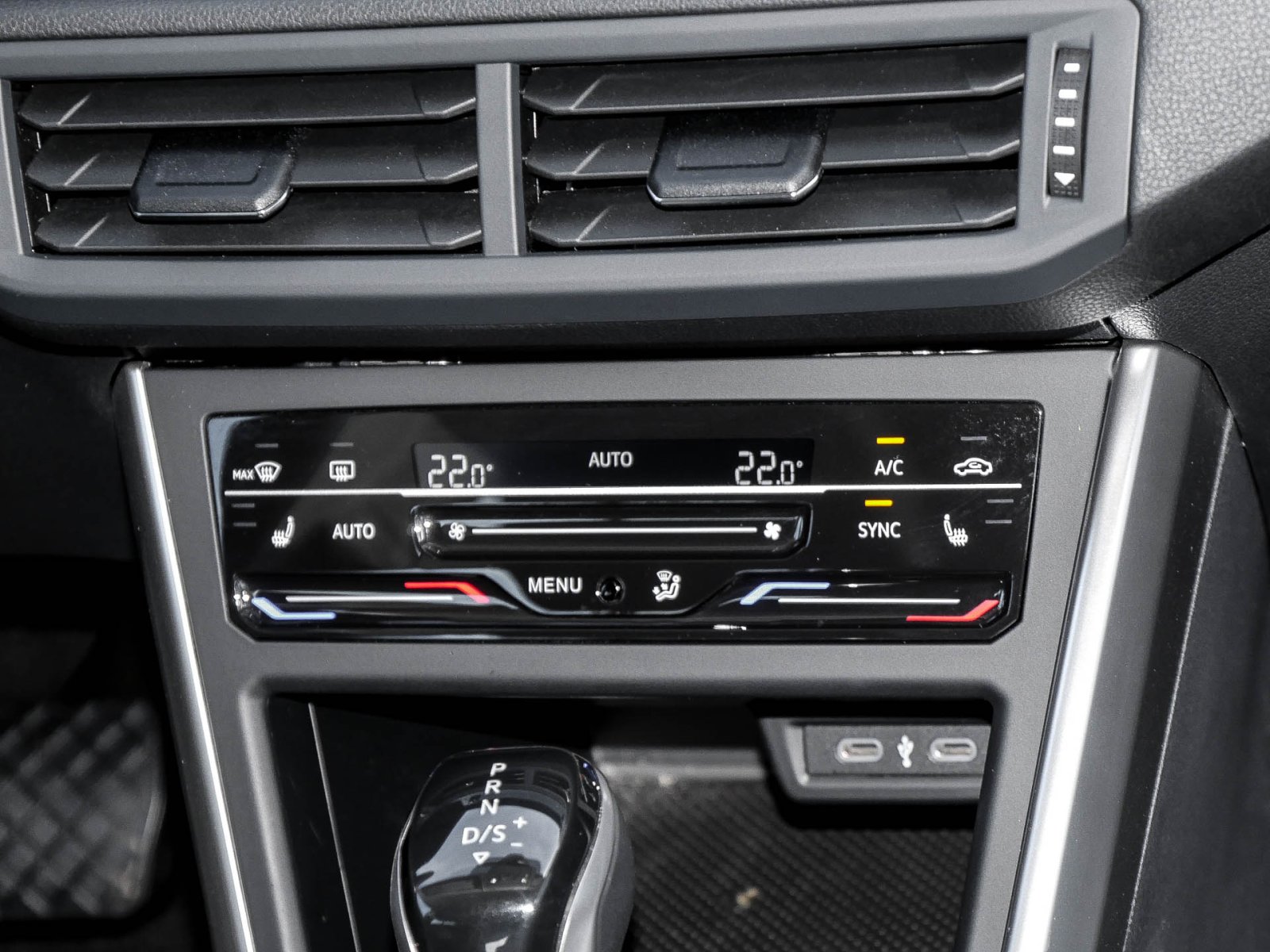 Volkswagen Taigo 1.5 LIFE KAMERA SITZHEIZUNG NAVI LED DAB+