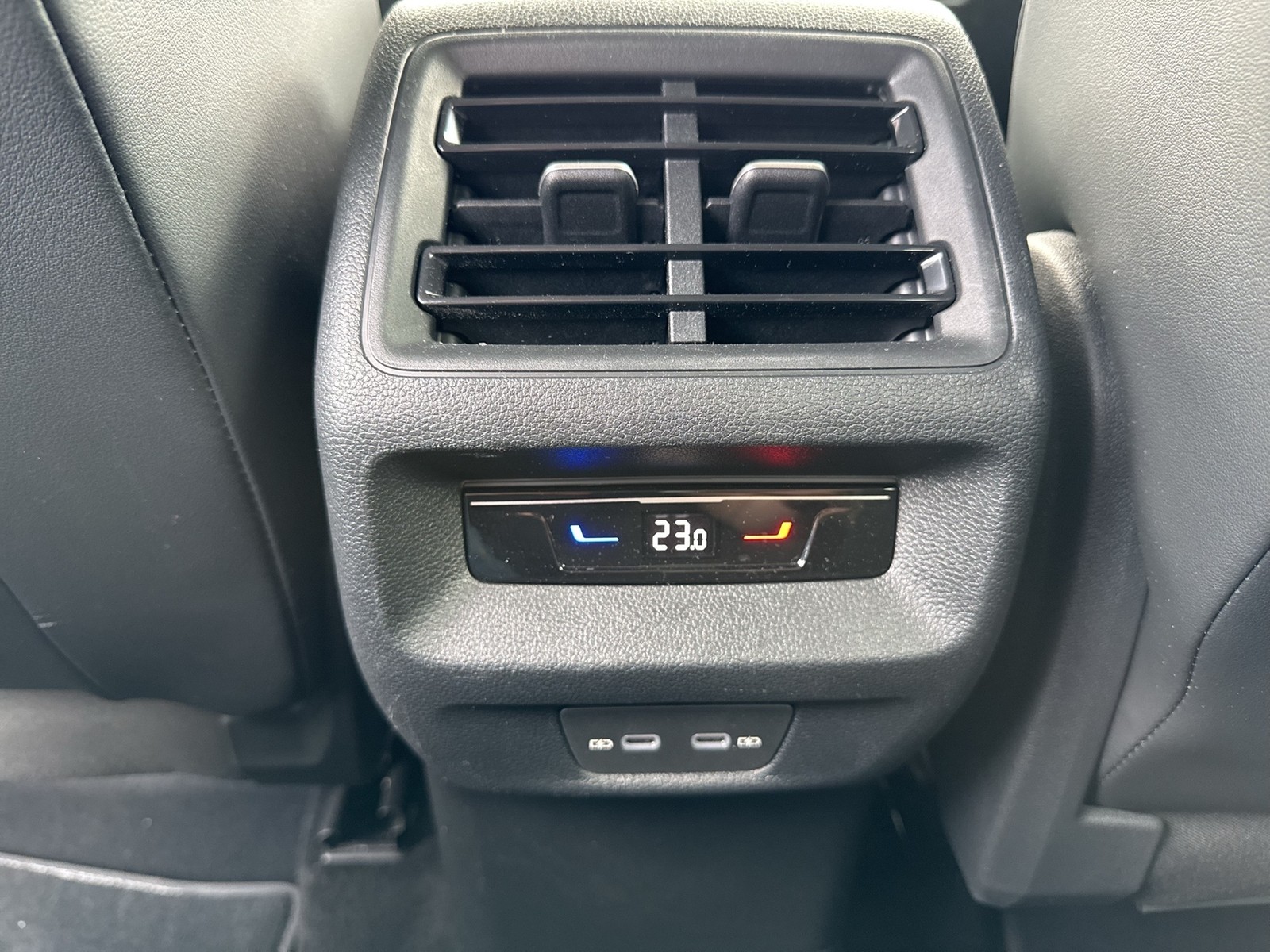 Volkswagen Tayron 2.0 LIFE 4X4 7SITZE AHK 360°CAM ACC LM18
