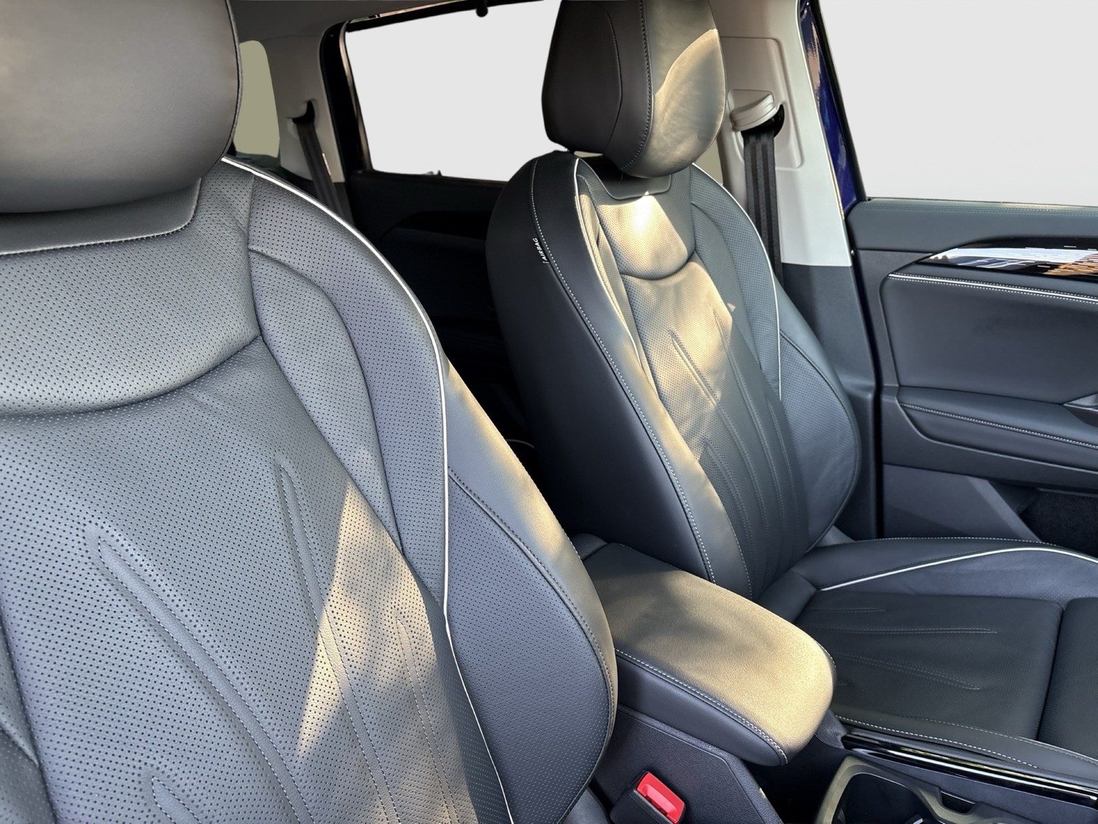 Volkswagen Tayron 1.5 HYBRID ELEGANCE LEDER AHK 360°CAM ACC