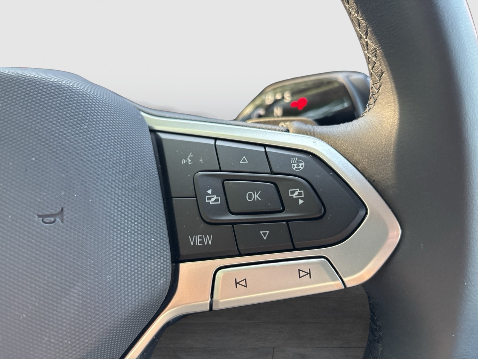 Volkswagen Tayron 1.5 HYBRID ELEGANCE LEDER AHK 360°CAM ACC