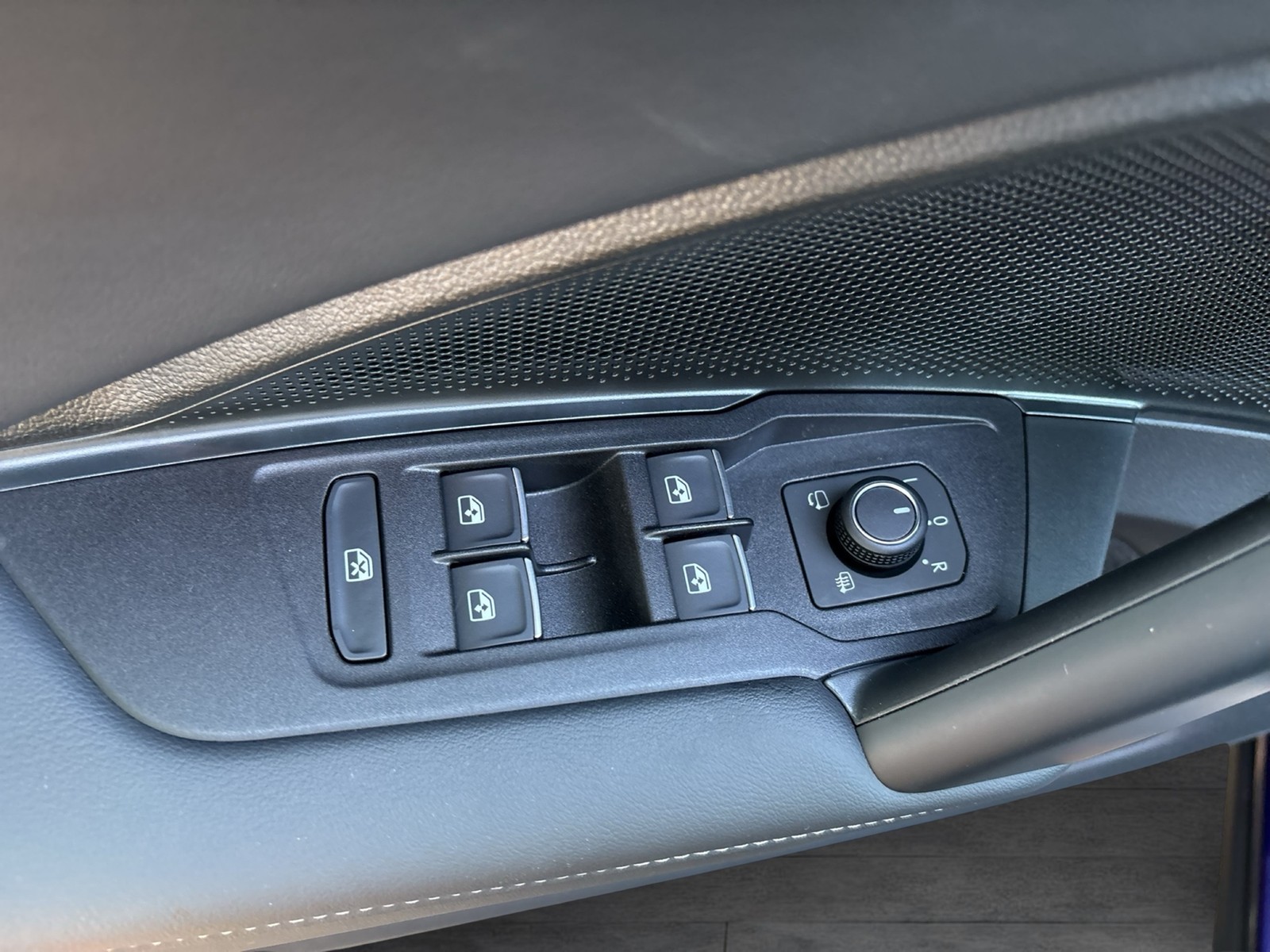 Volkswagen Tayron 1.5 HYBRID ELEGANCE LEDER AHK 360°CAM ACC