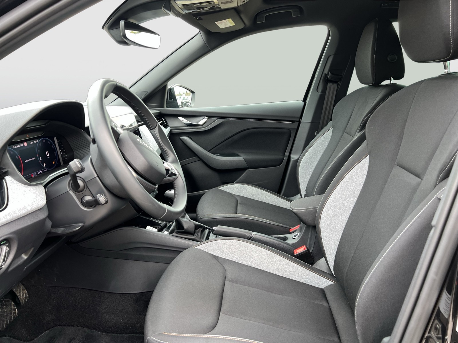 Skoda Kamiq 1.5 TOUR AHK CAM ACC eKLAPPE NAVI