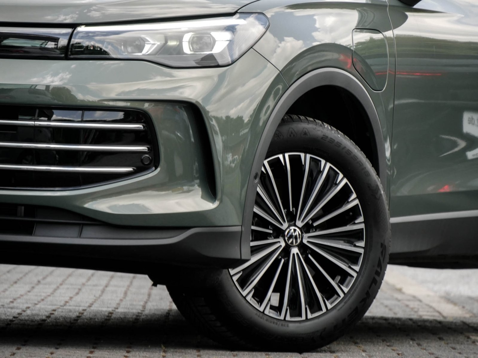 Volkswagen Tiguan 1.5 HYBRID ELEGANCE NEUES MODELL AHK LM18