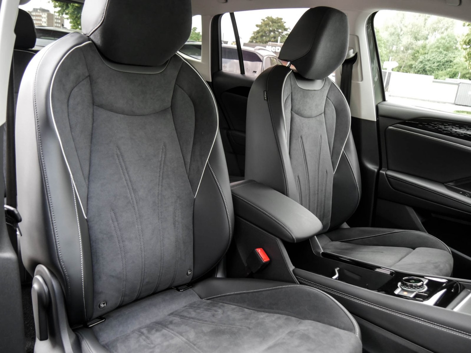 Volkswagen Tiguan 1.5 HYBRID ELEGANCE NEUES MODELL AHK LM18