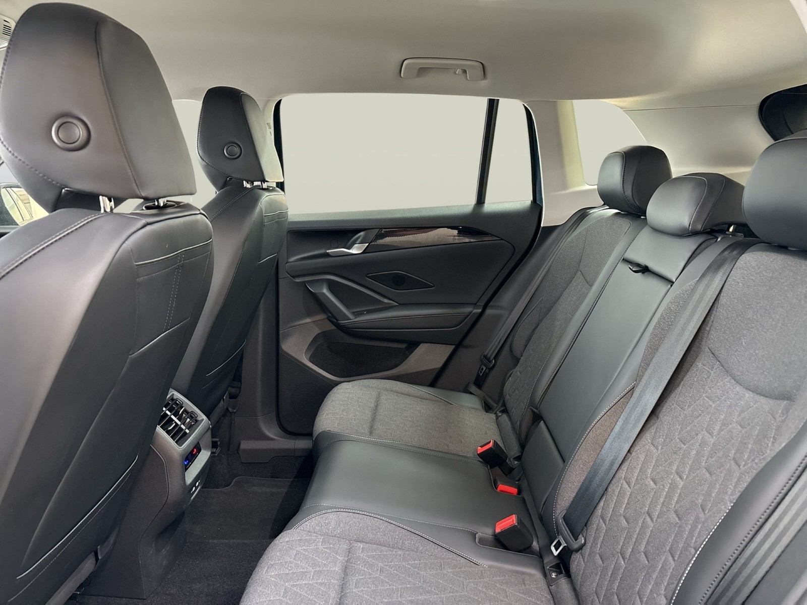 Volkswagen Tiguan 1.5 HYBRID LIFE AHK CAM ACC LM18 NAVI