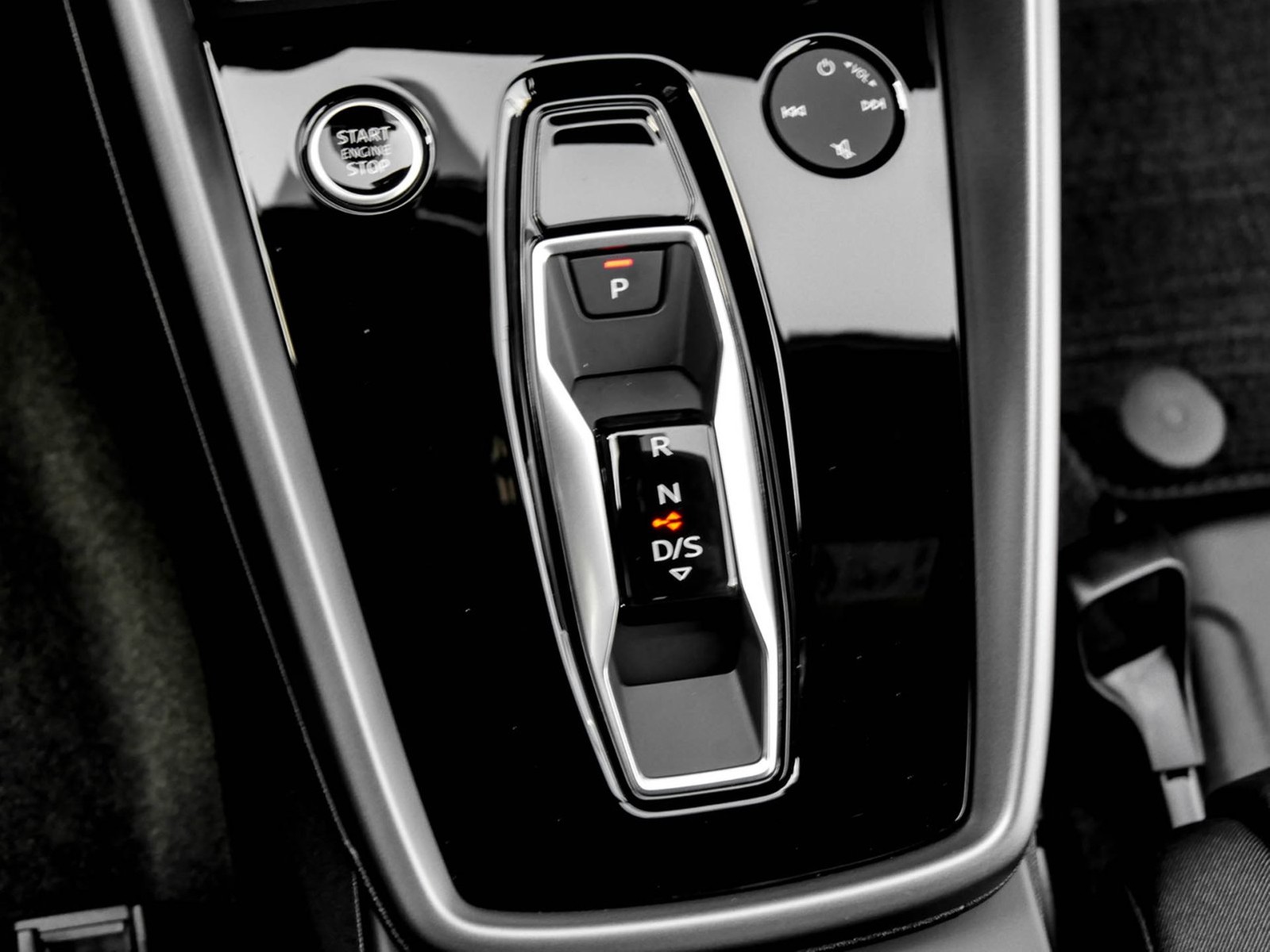 Audi A3 30 S LINE FACELIFT CAM ACC LM18 NAVI+