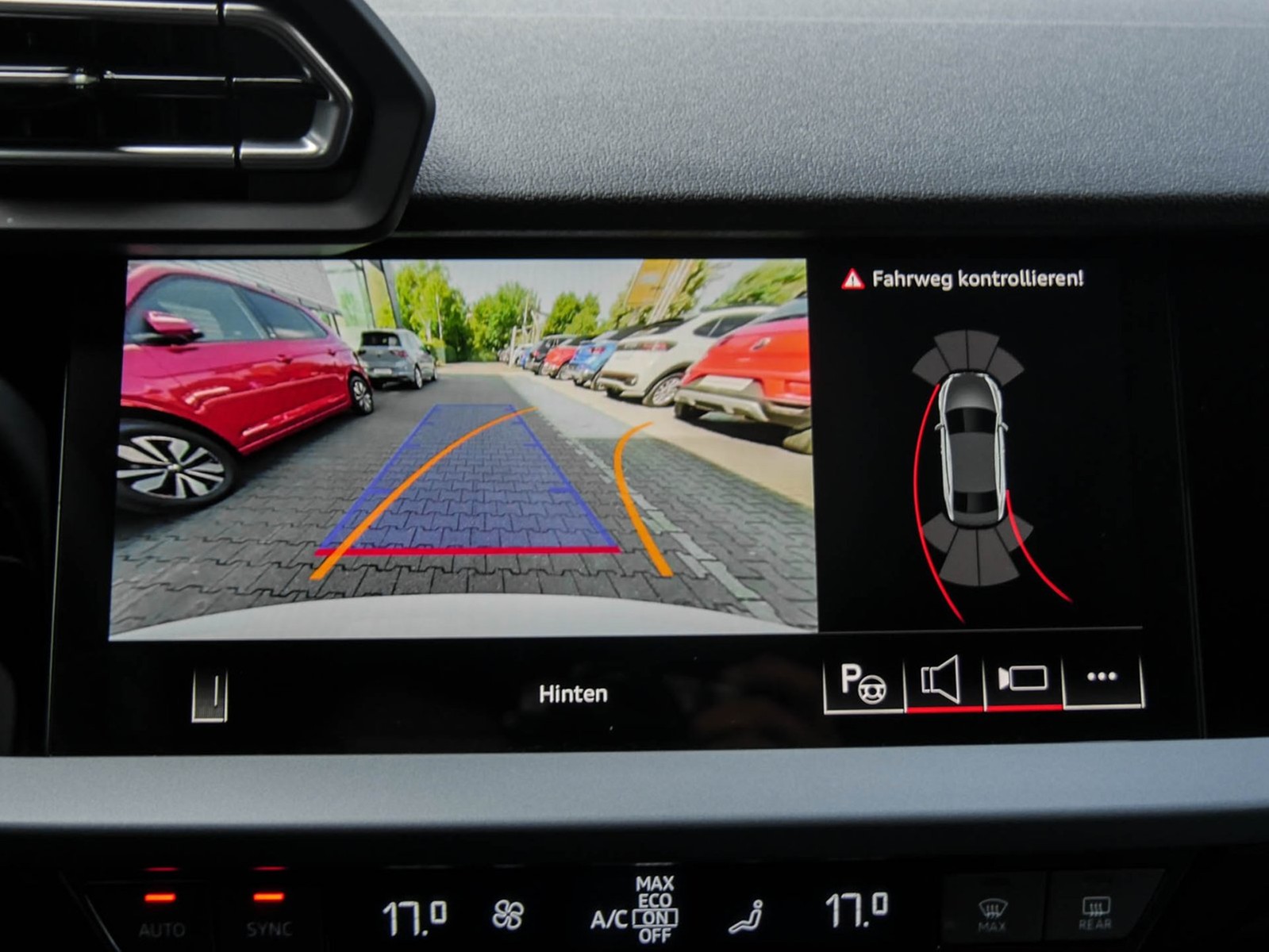 Audi A3 30 S LINE FACELIFT CAM ACC LM18 NAVI+