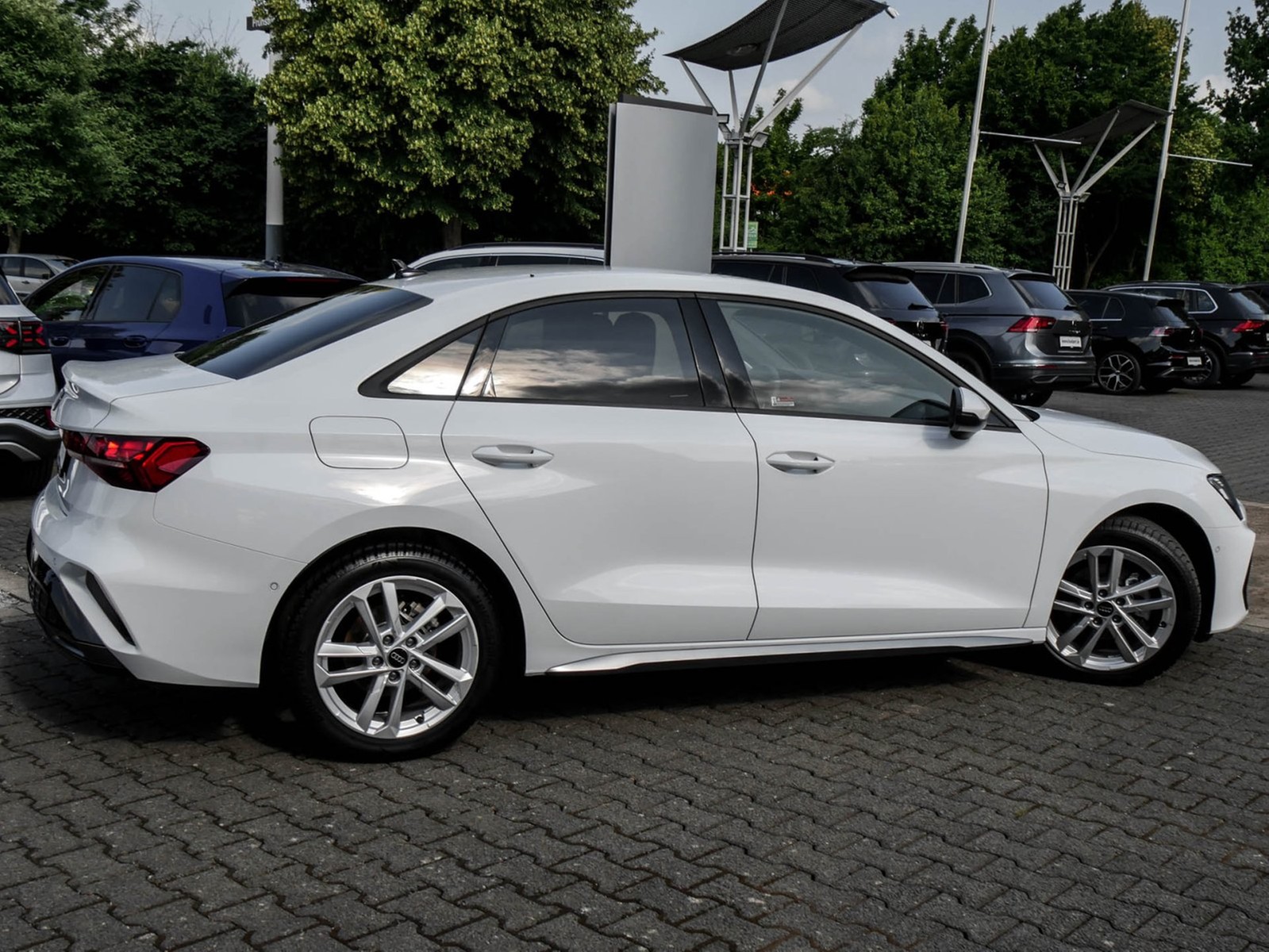 Audi A3 30 S LINE FACELIFT CAM ACC LM18 NAVI+