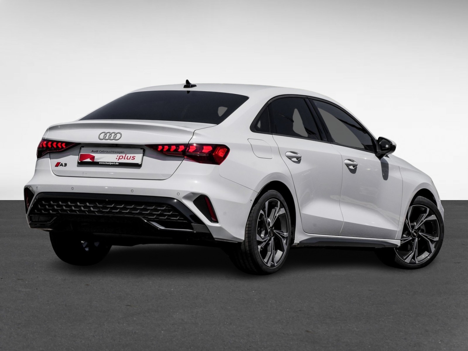 Audi A3 30 S LINE FACELIFT CAM ACC LM18 NAVI+