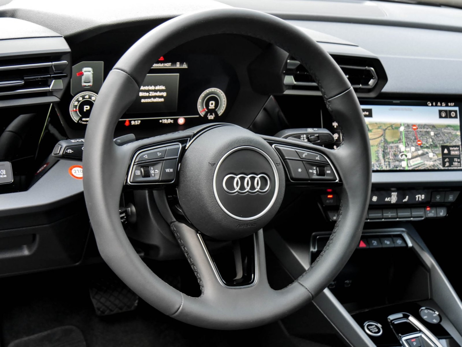 Audi A3 30 S LINE FACELIFT CAM ACC LM18 NAVI+