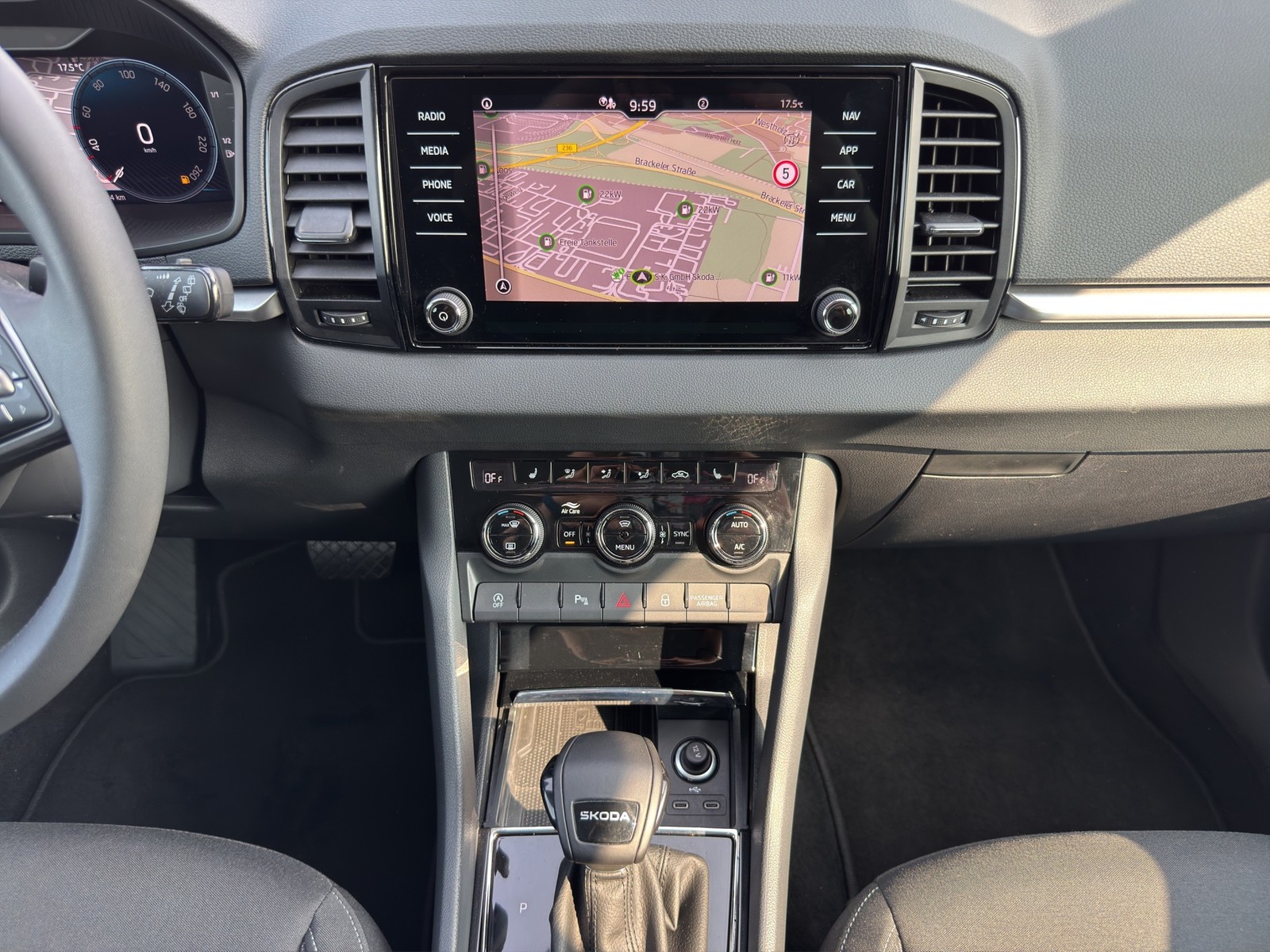 Skoda Karoq 1.5 SELECTION AHK CAM ACC E-KLAPPE NAVI