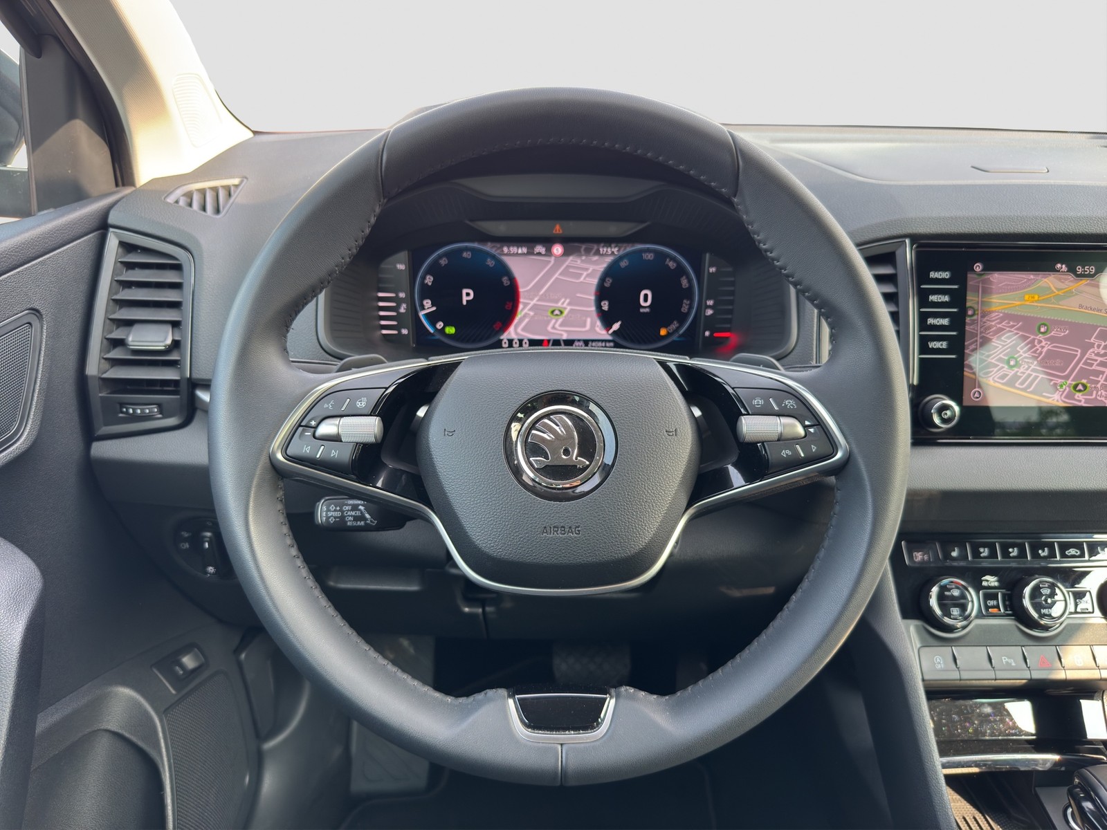 Skoda Karoq 1.5 SELECTION AHK CAM ACC E-KLAPPE NAVI