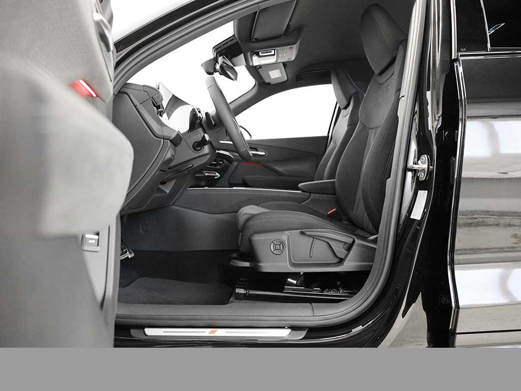 Audi Q3 TFSI S tronic AHK+Sonnenschutzverglasung++Sportlederlenkrad