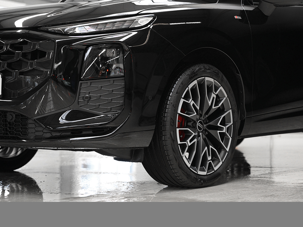 Audi Q3 TFSI S tronic AHK+Sonnenschutzverglasung++Sportlederlenkrad