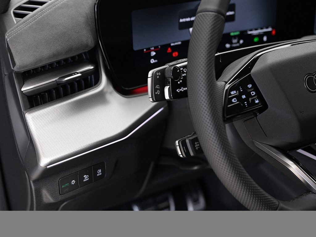 Audi Q3 TFSI S tronic AHK+Sonnenschutzverglasung++Sportlederlenkrad