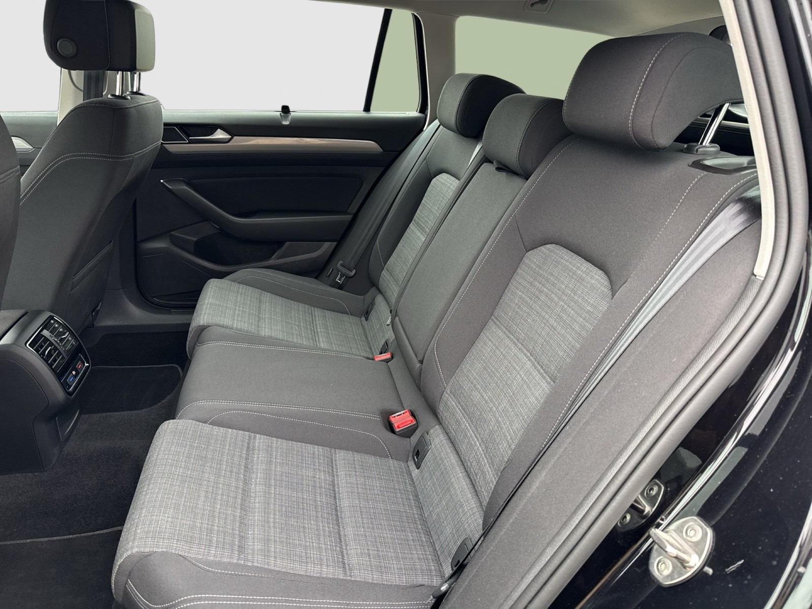 Volkswagen Passat Variant 2.0 BUSINESS ALU18 MATRIX NAVI AHK