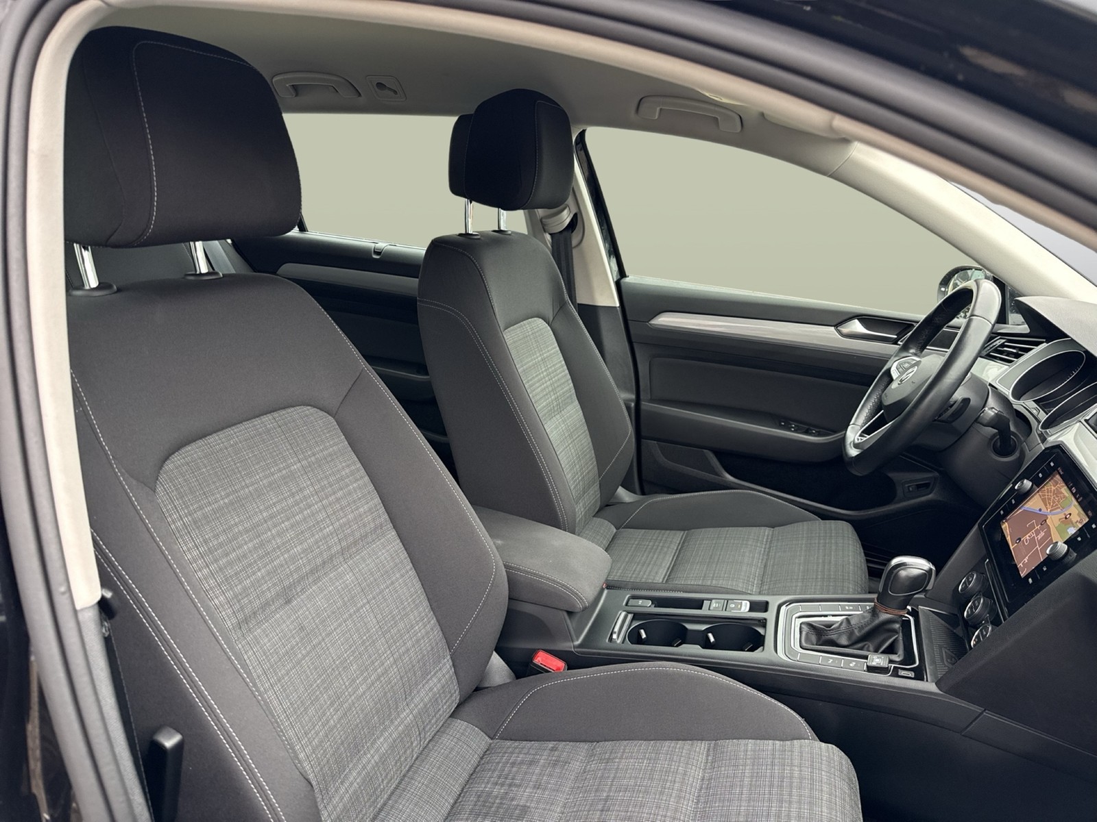 Volkswagen Passat Variant 2.0 BUSINESS ALU18 MATRIX NAVI AHK