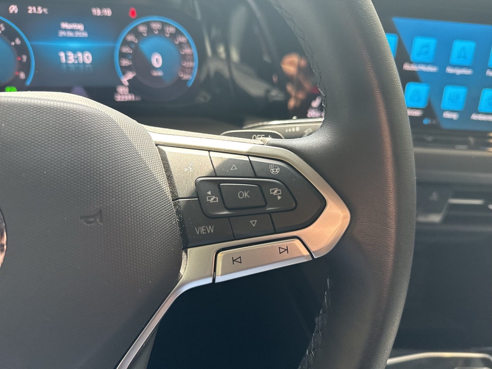 Volkswagen Golf 1.5 eTSI STYLE KAMERA LED+ ACC ALU17"