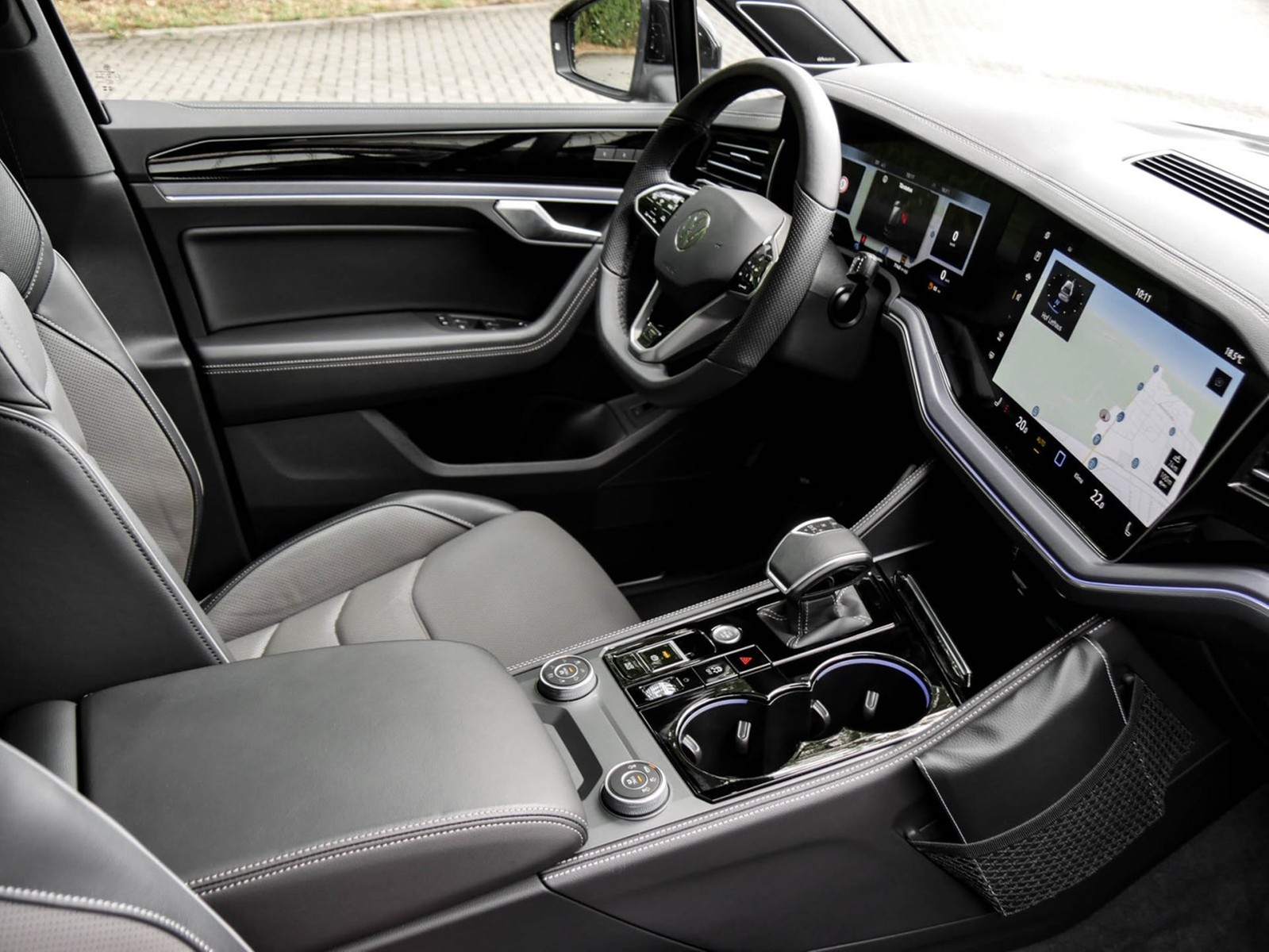 Volkswagen Touareg V6 TSI R-LINE NEUES MODELL STANDHZ. PANO